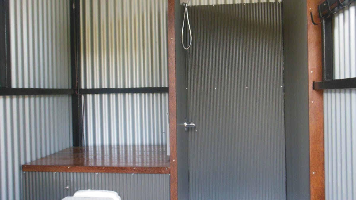 Private ensuite - Flush toilet and hot shower