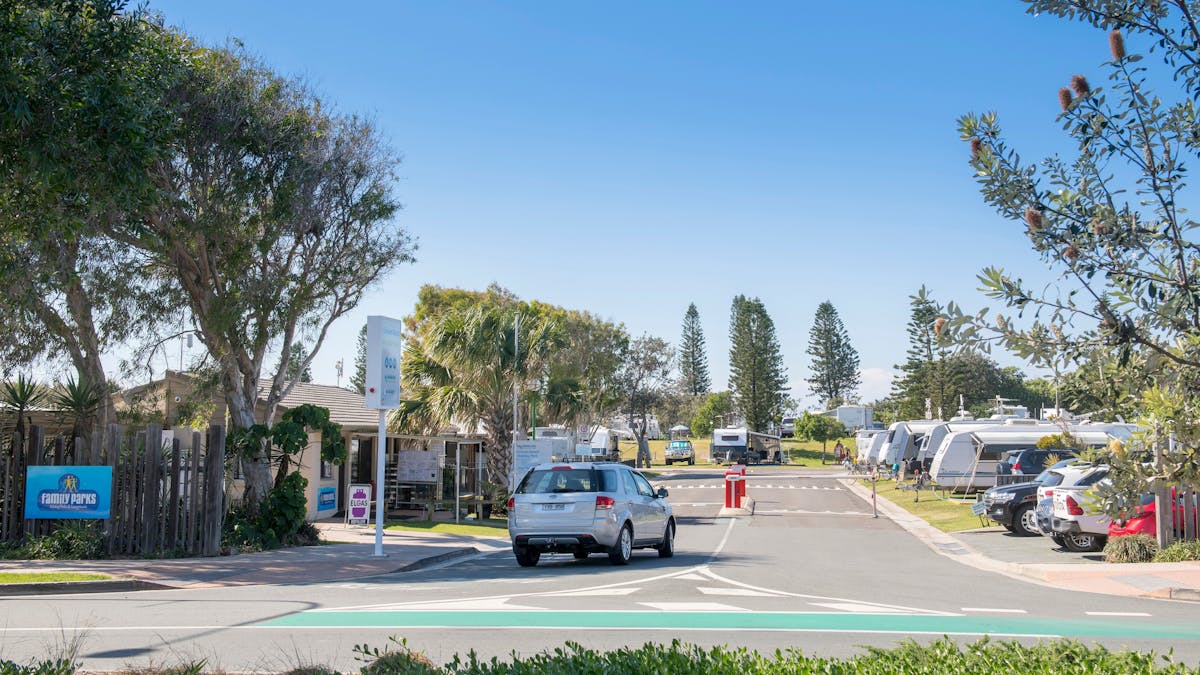 Image of a car pulling into the entrance of the Coolum Beach Holiday Park