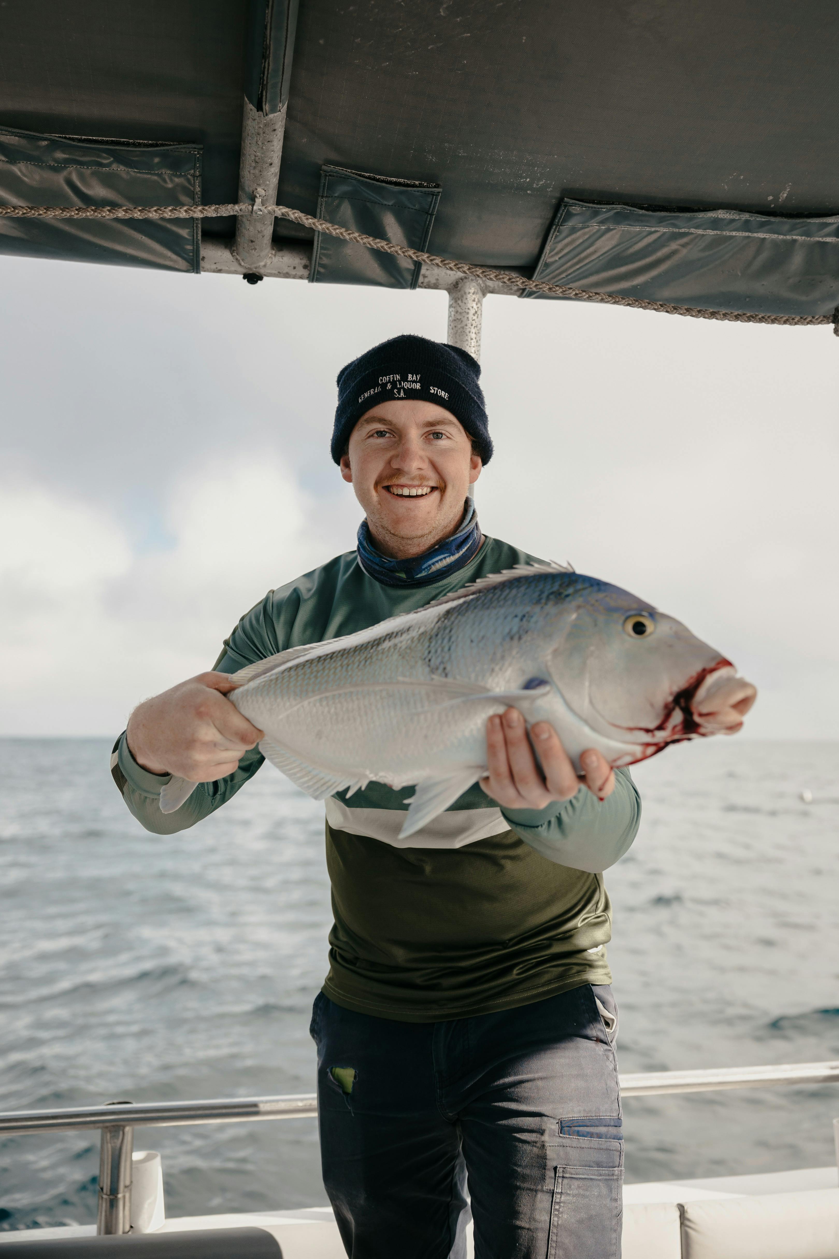 Reef Encounters Client with Blue Morwong