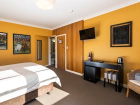 King or Twin Room with TV, mini-bar and tea and coffee making facilities