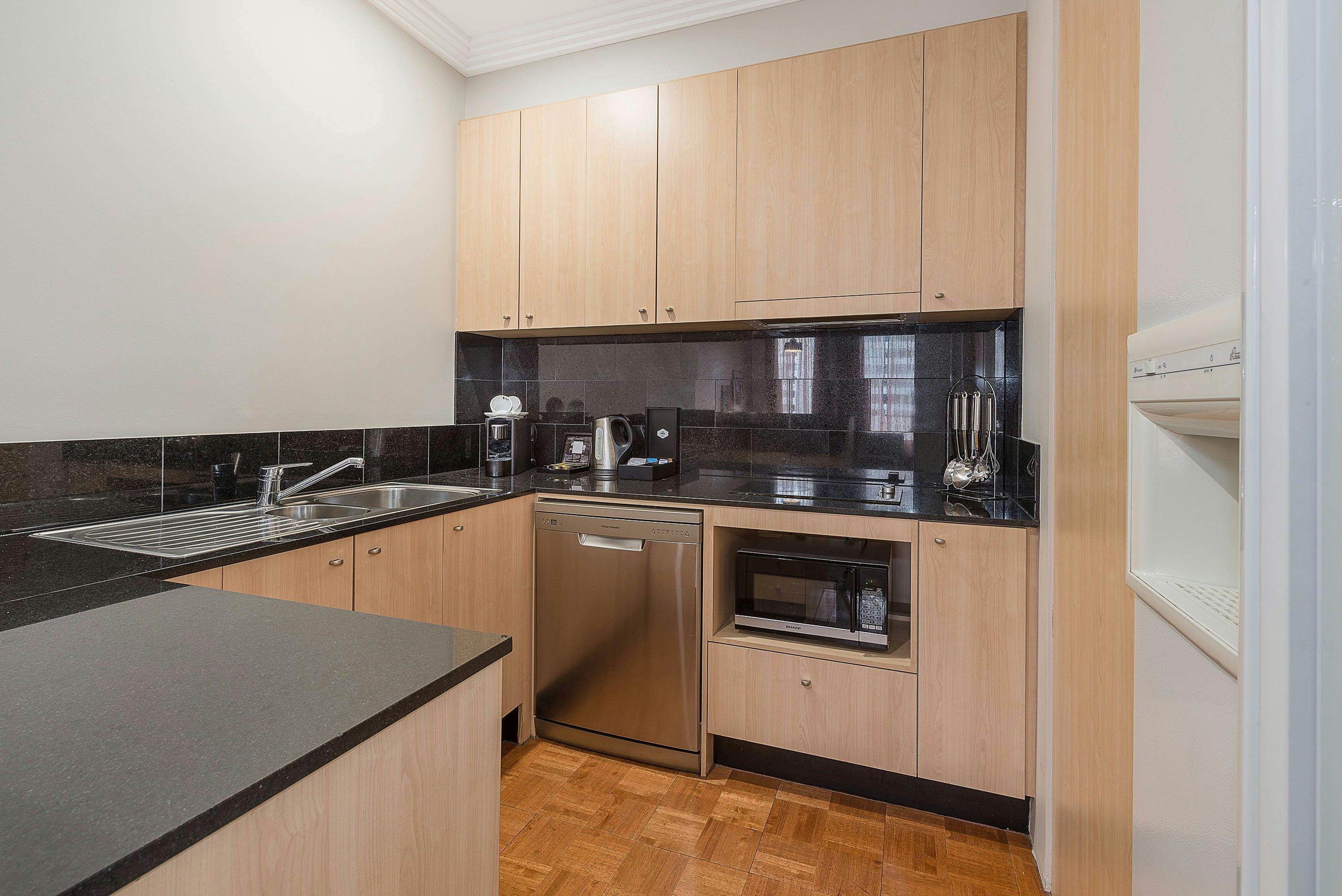 Deluxe One Bedroom Spa Apartments