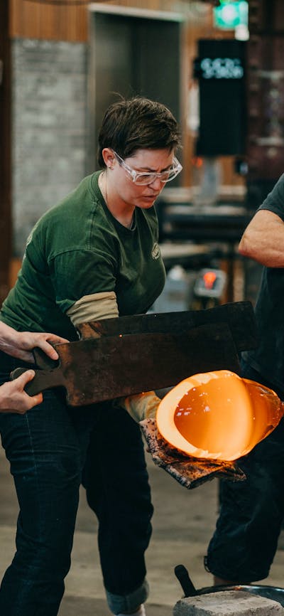 Four artists cooling the pipes in the Glassowrks Hotshop