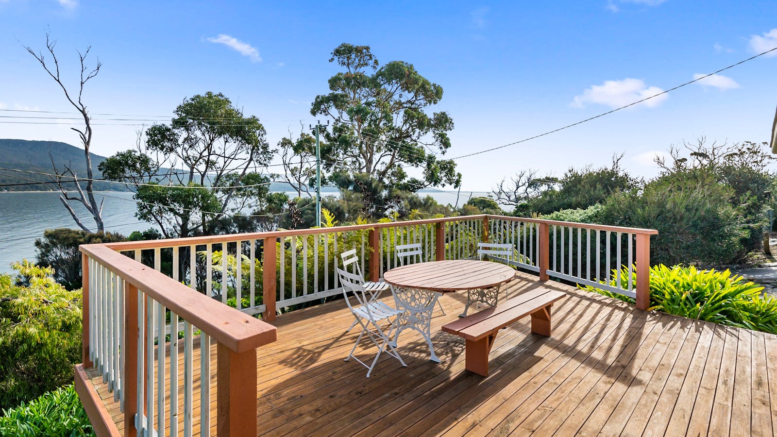 Oceanfront stay near Bruny Island Cruises