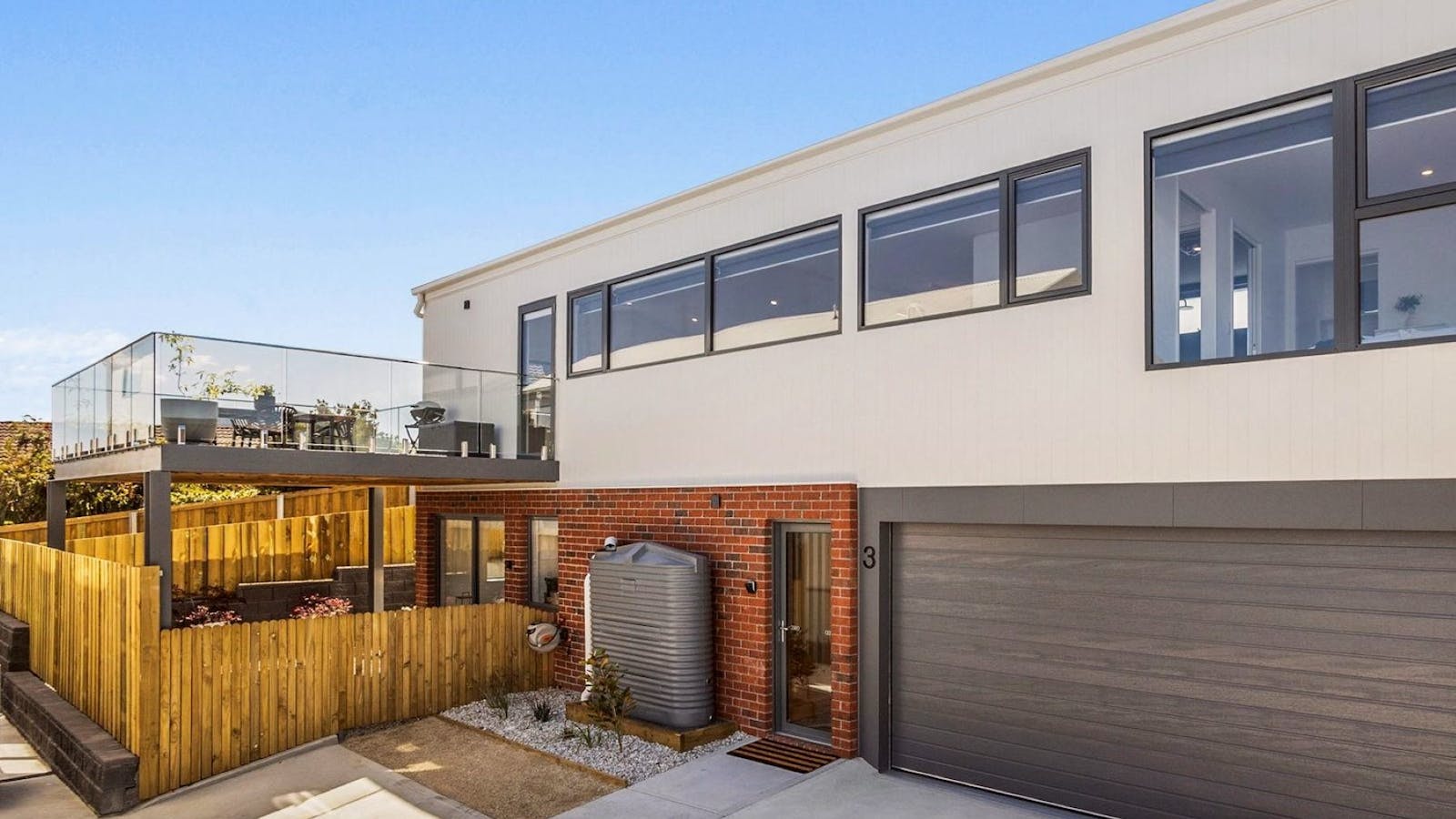 VRecenly constructed modern home