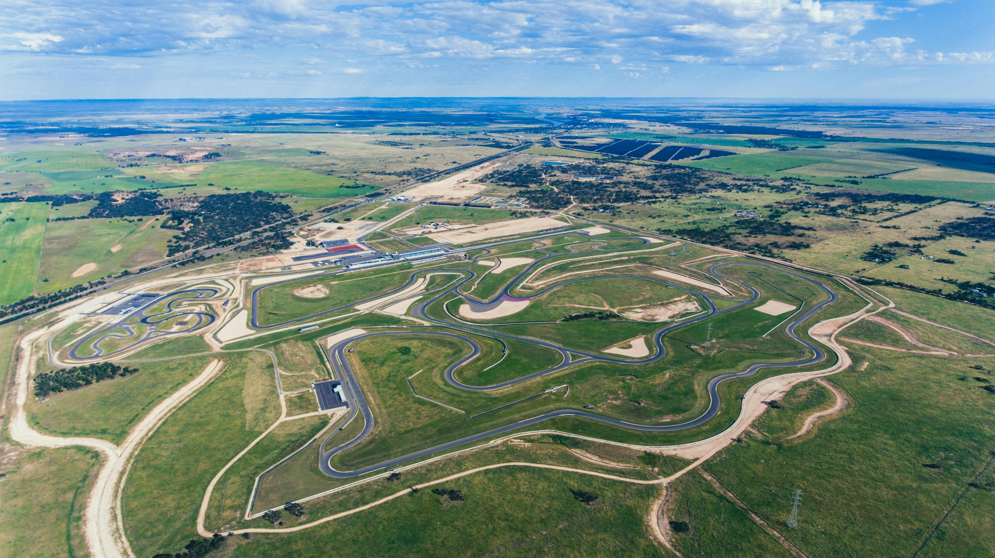 Aerial view of The Bend Motorsport Park circuit