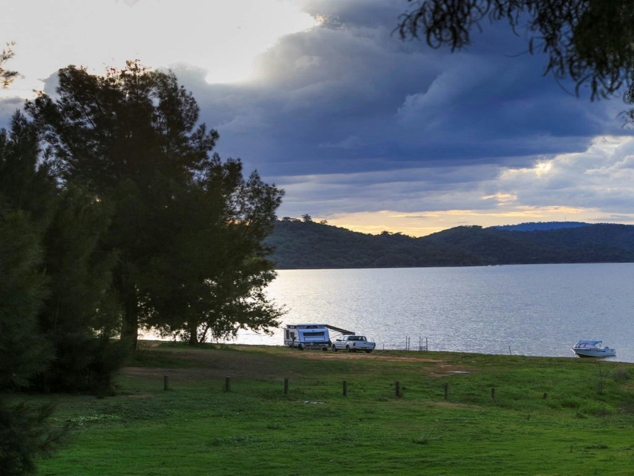 Reflections Holiday Parks Lake Glenbawn Camping Site