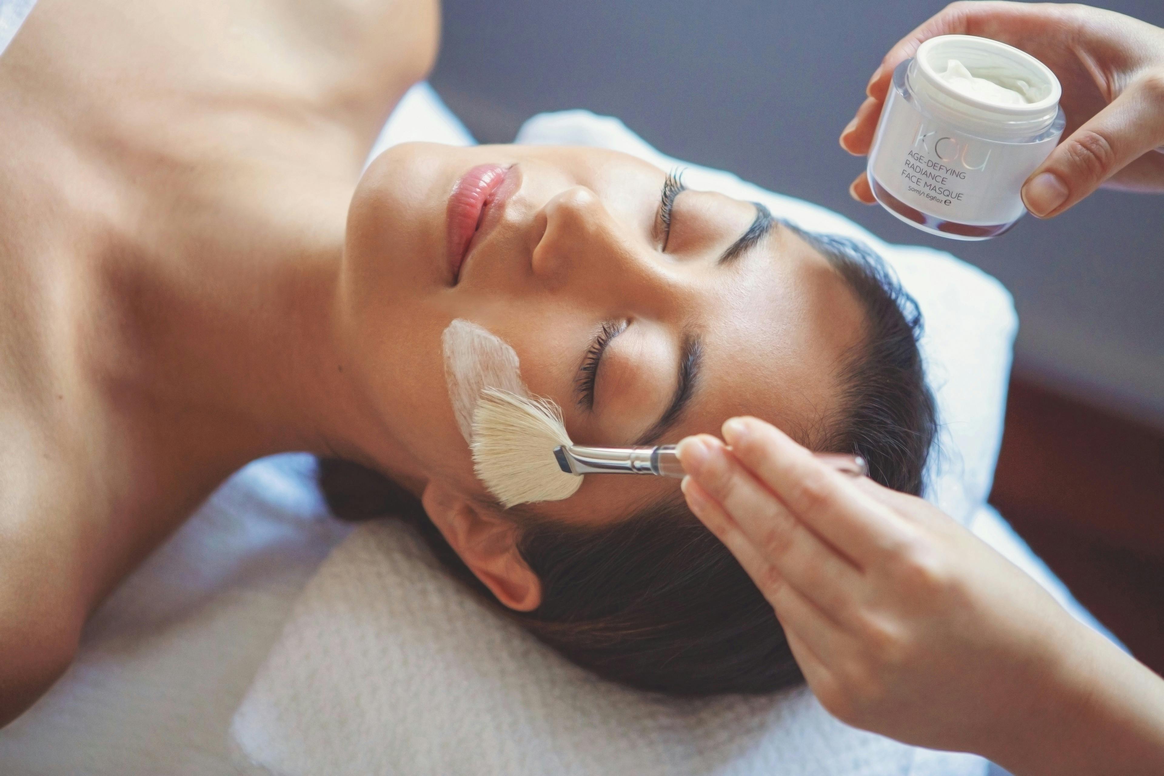 Facial Masque application with a face brush