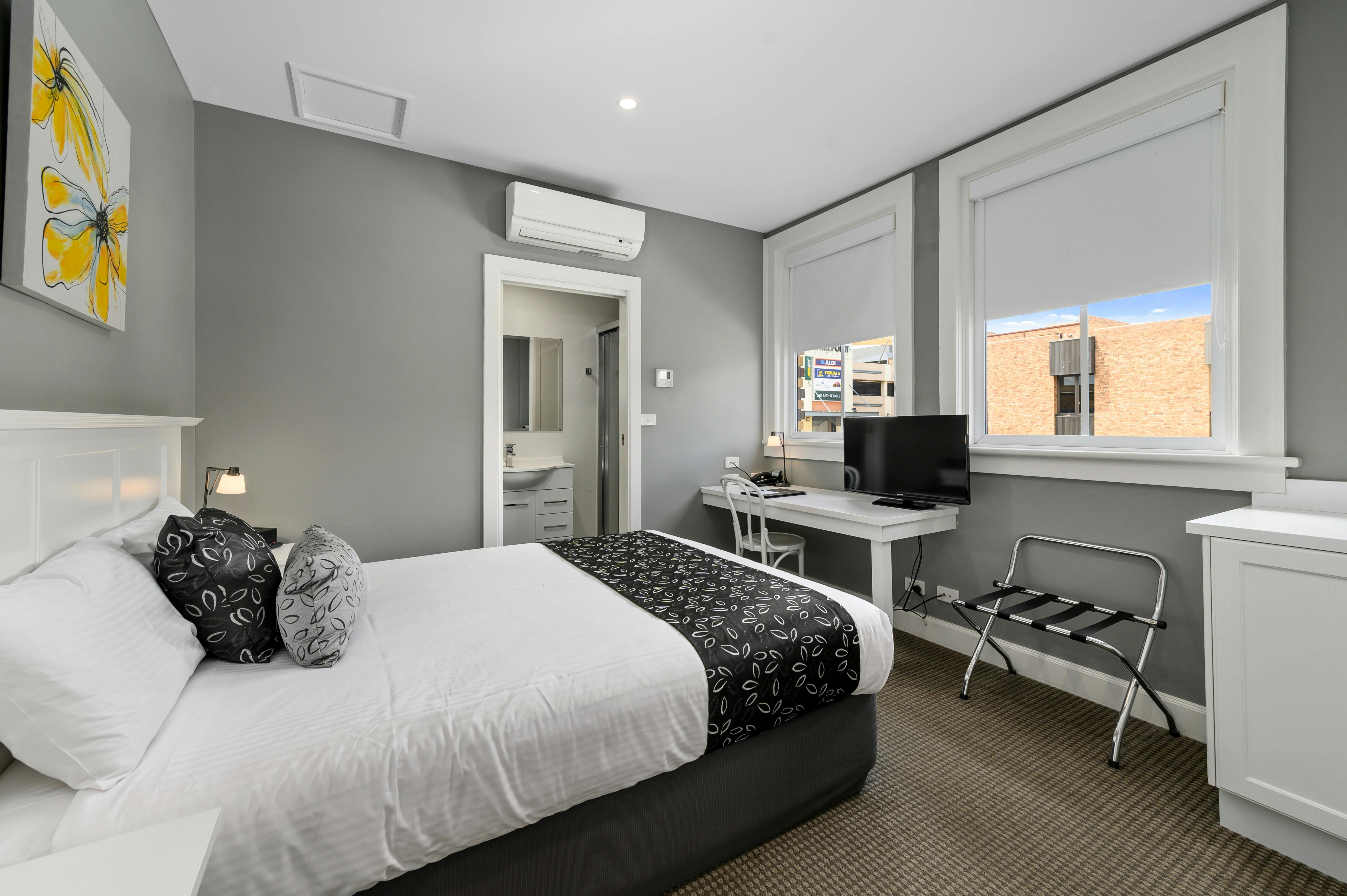 Deluxe Queen Room