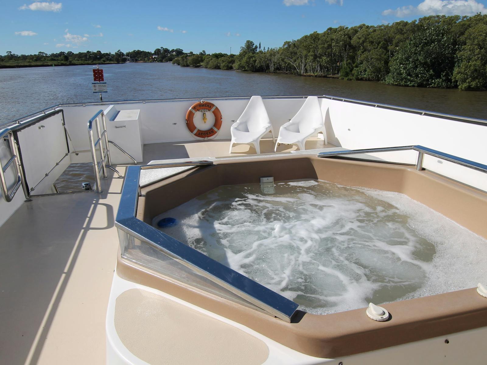 Coomera Houseboat Holidays