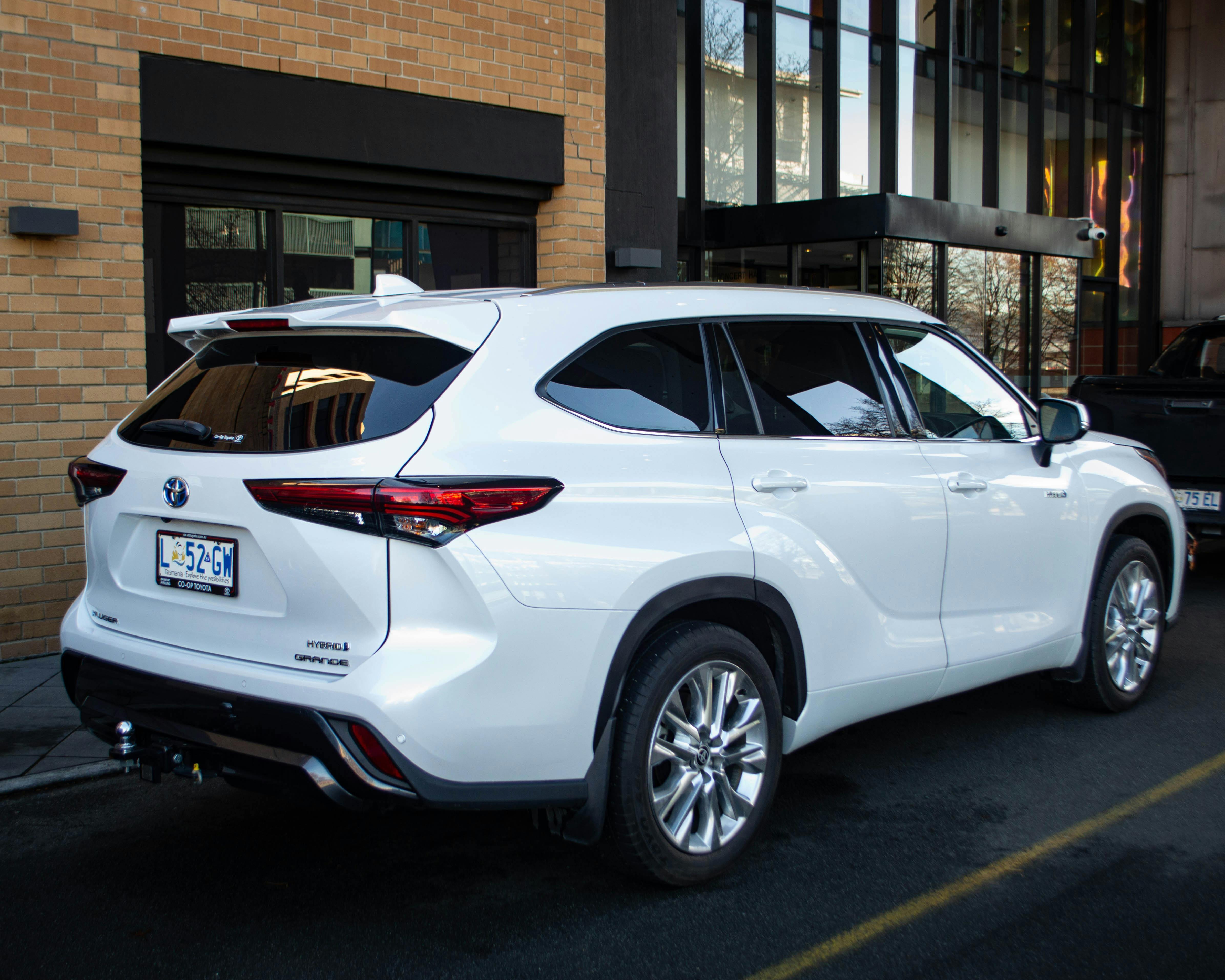 7 Seat Toyota Kluger, option for smaller groups