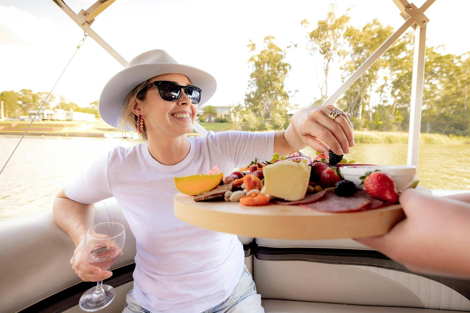 BIG4 Deniliquin Pontoon Boat Hire