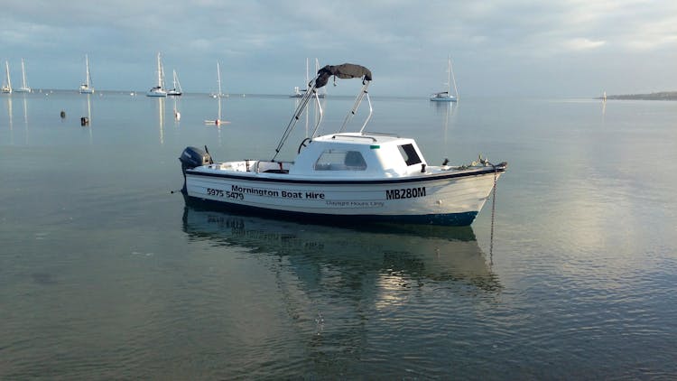 Half Cabin fishing boat hire Mornington Peninsula Melbourne self drive