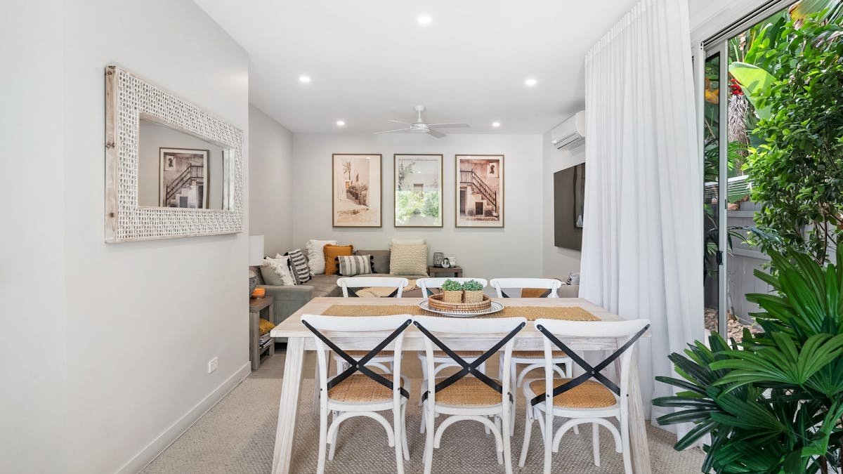 3 Bedroom home in Burleigh - dining area