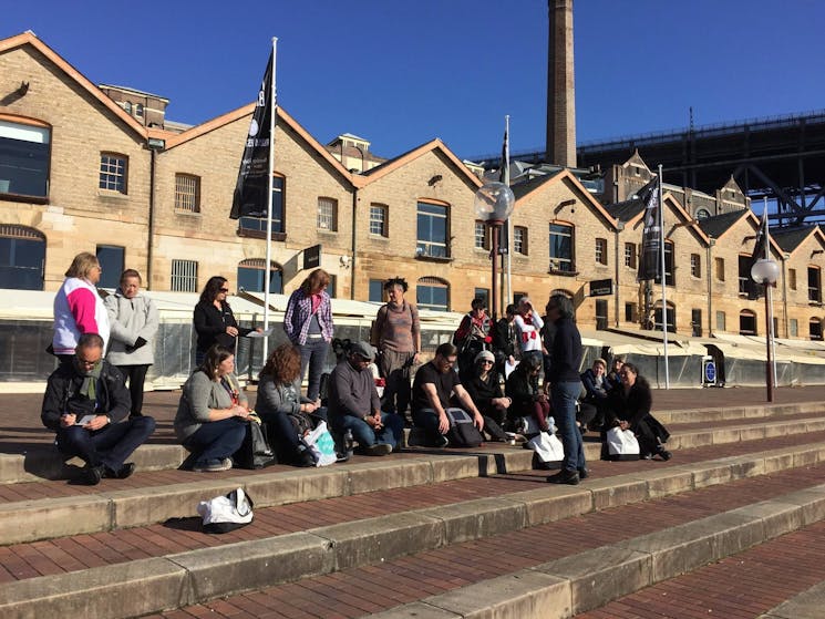 Poihākena tours visit Campbells Cove, The Rocks