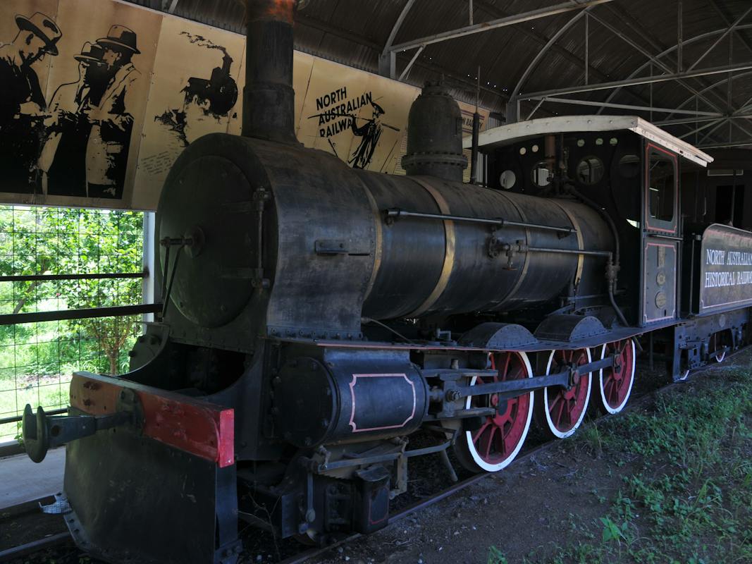 Carriage and working steam engine.
