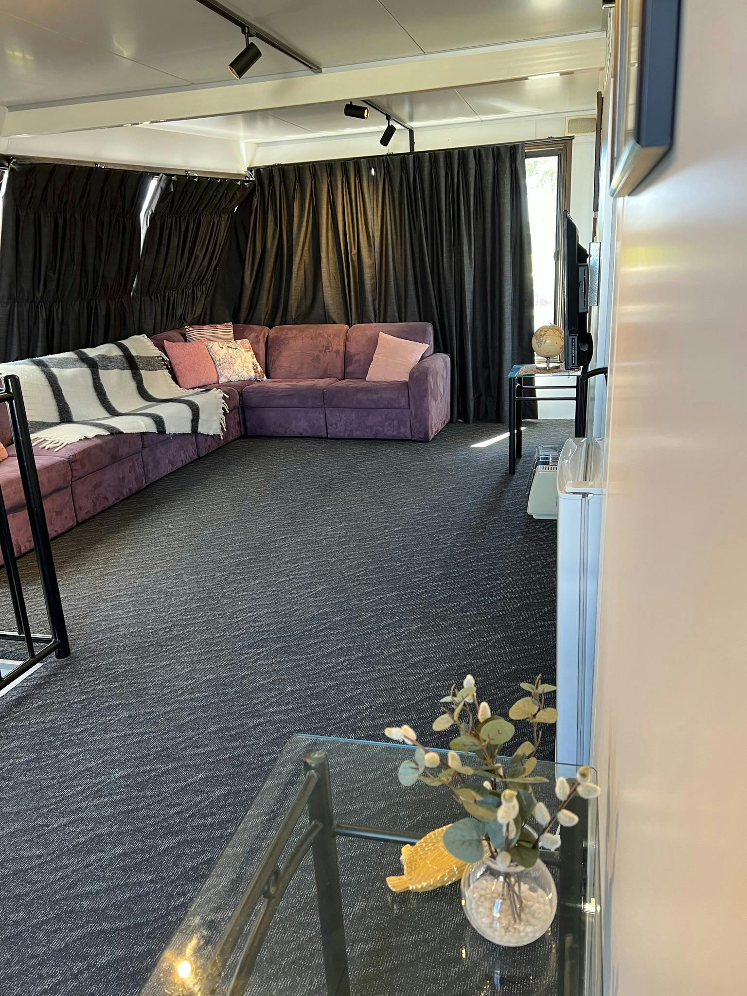 2nd lounge