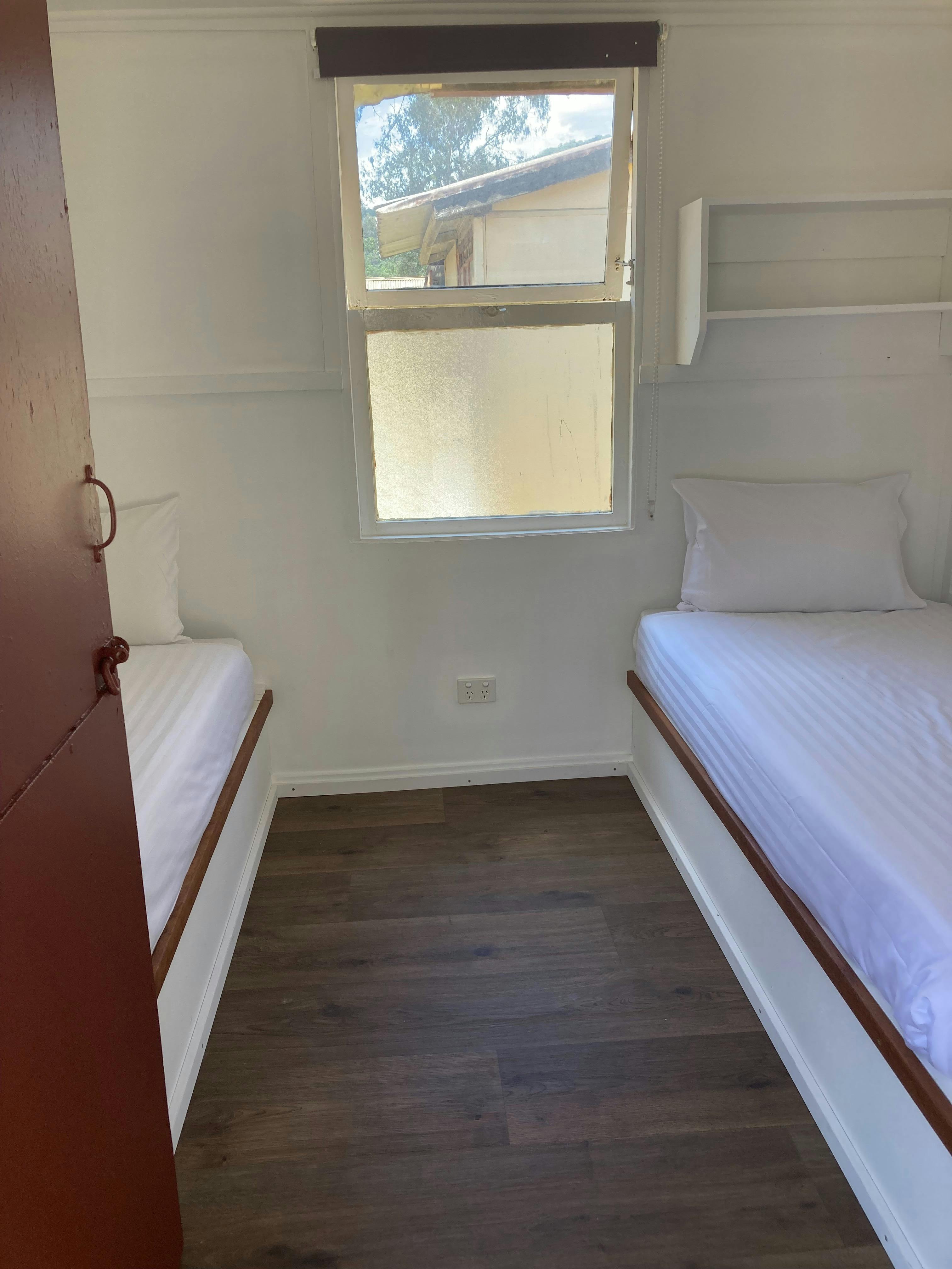 Bright Cabin and Caravan Park - Camp Crusty - Twin Cabin interior