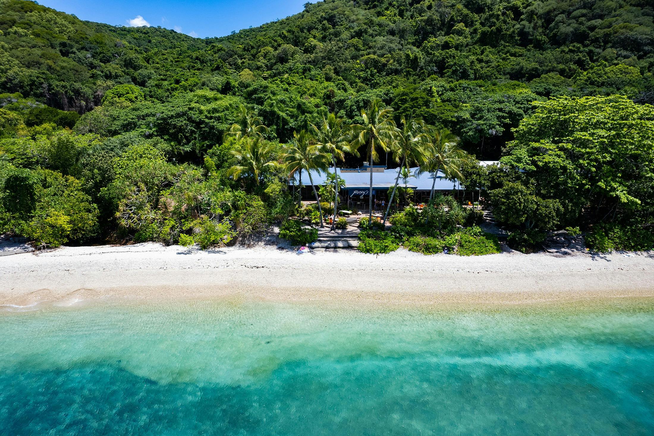 Fitzroy Island Day Tour - Foxy's Beachfront Bar