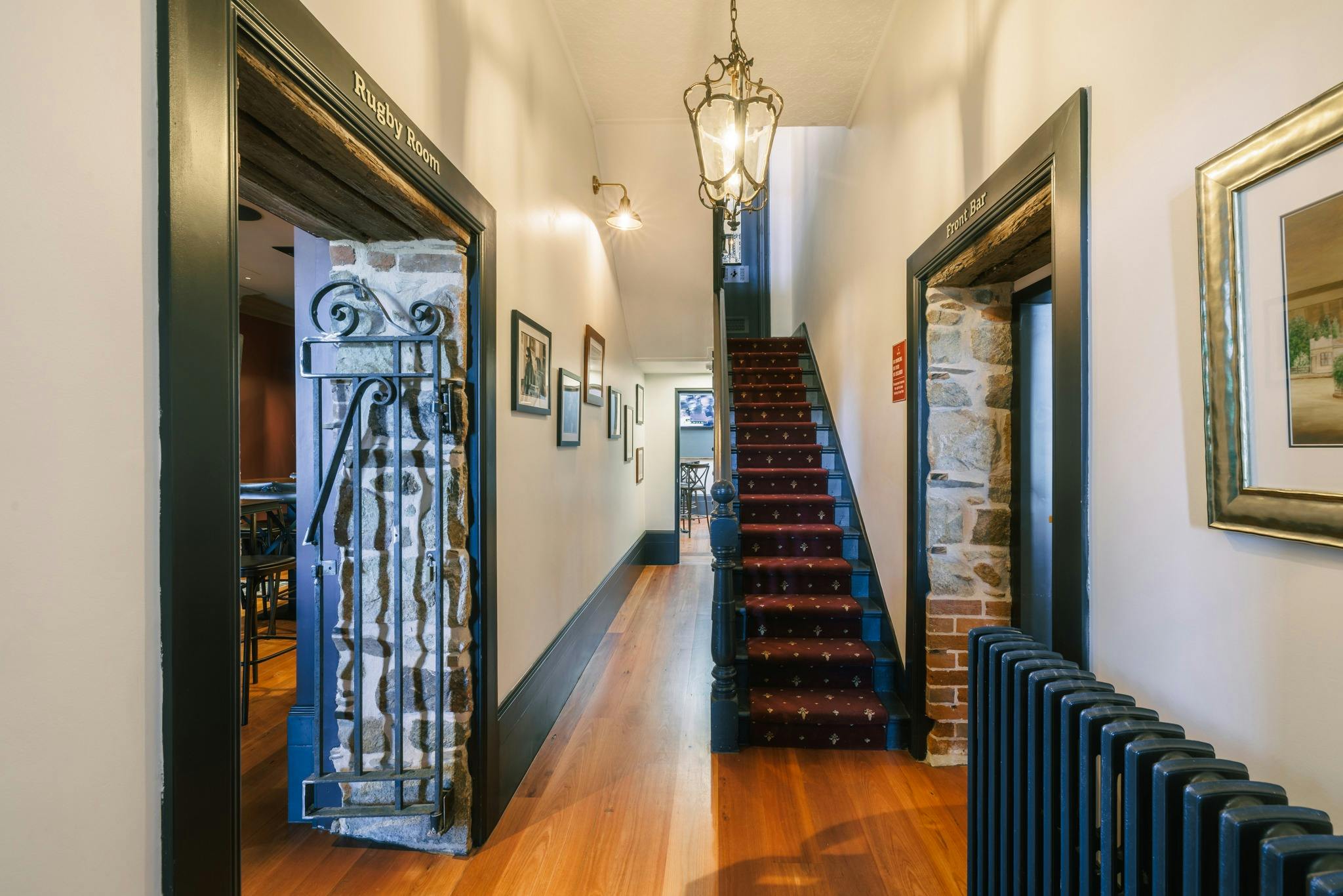 Entry Royal Hotel Bungendore