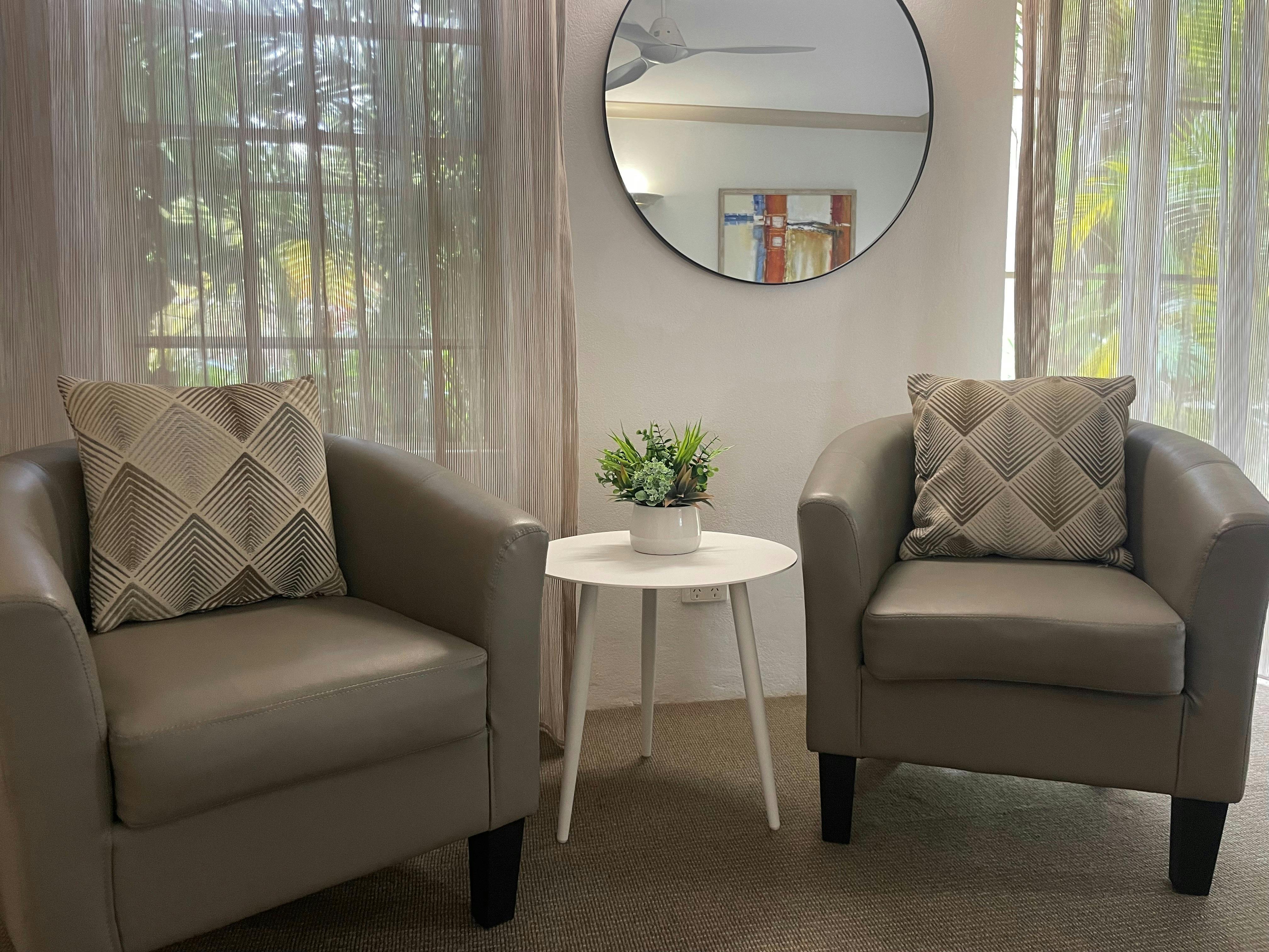 좌석 공간 킹 스파 안뜰 객실