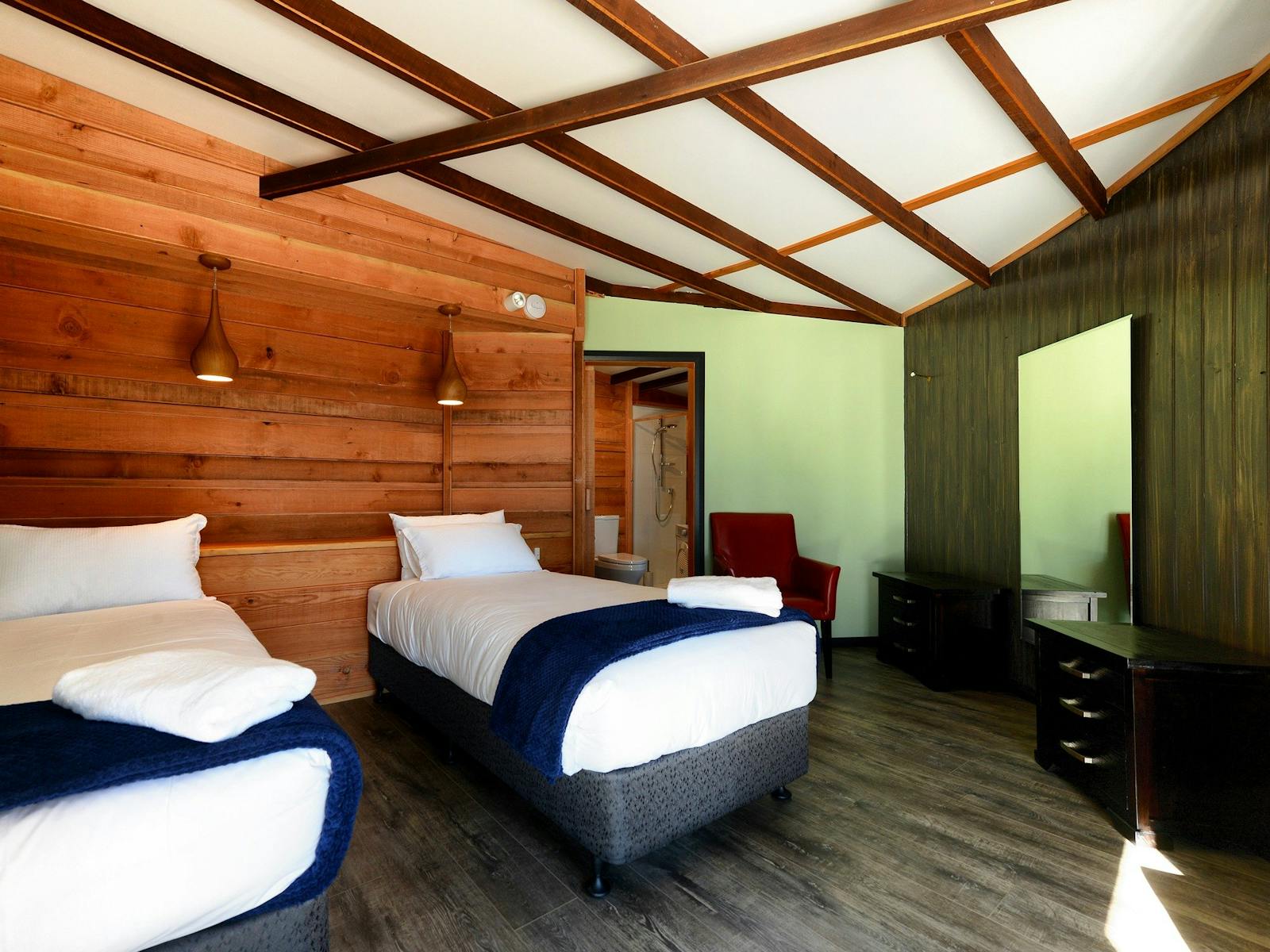 Taylors Bay Cottage:  bedroom's single bed configuration.