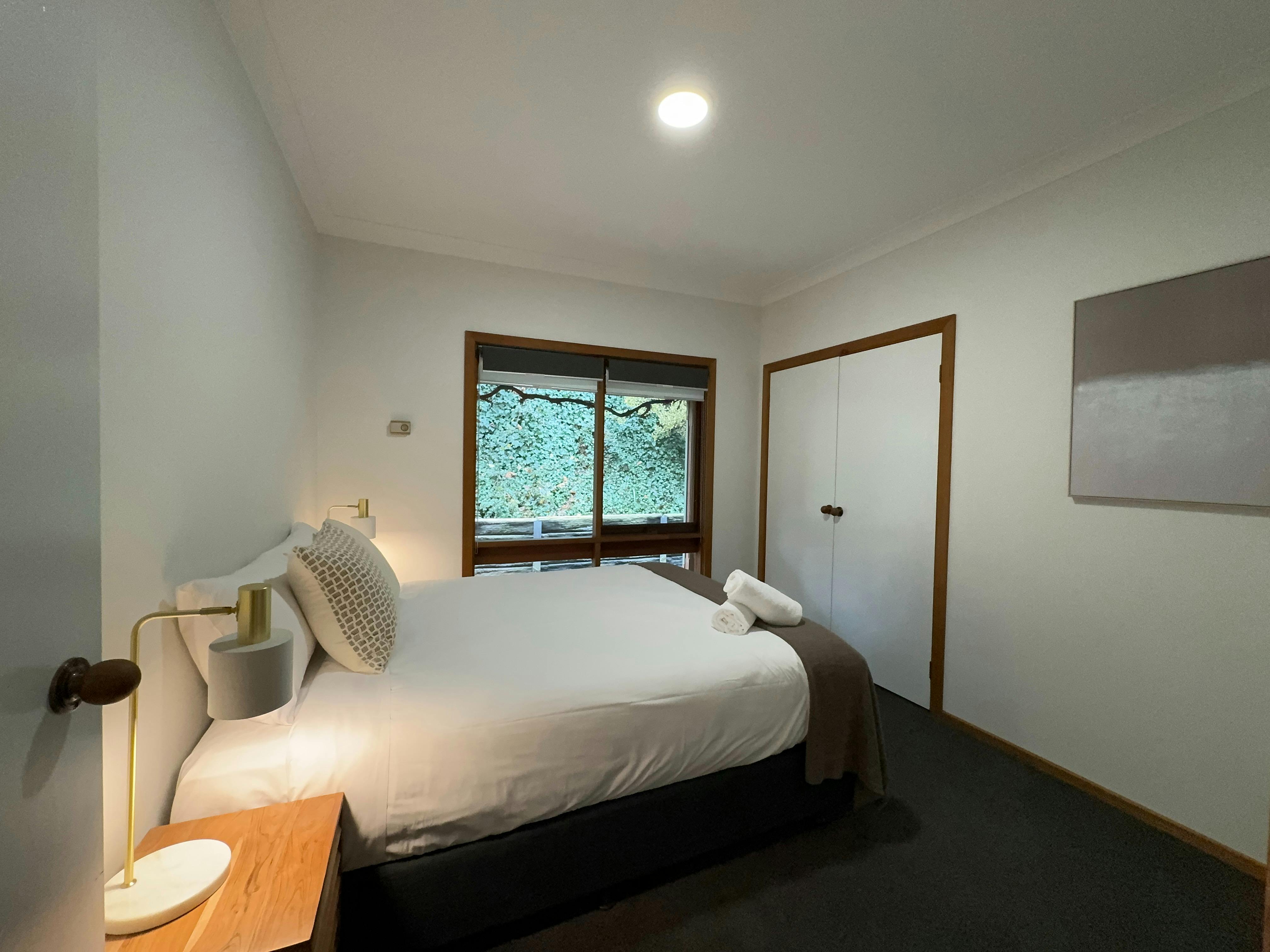 Mountbatten Lodge - Bedroom 2 | Tasman Holiday Parks - Bright