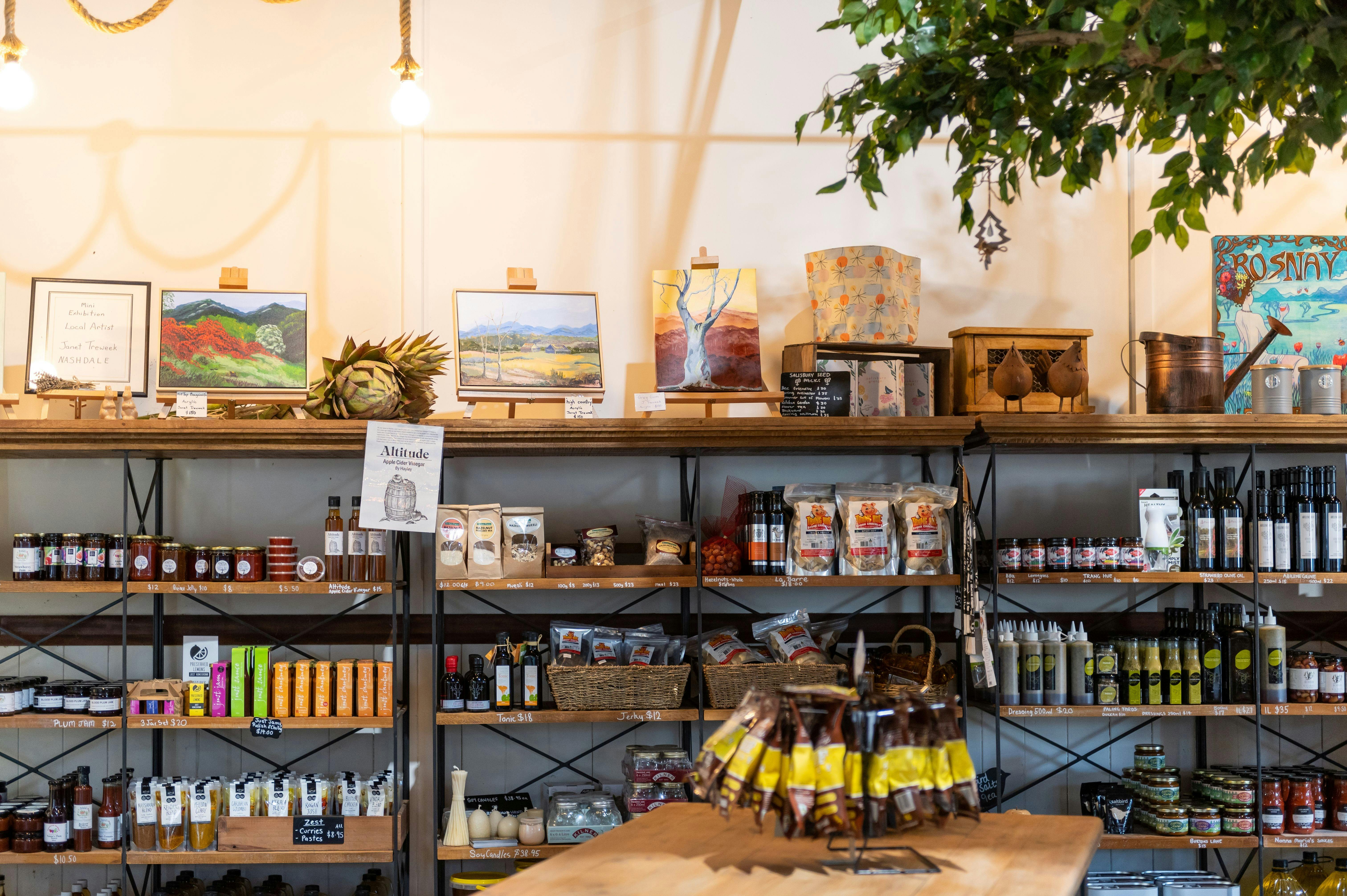 地元産の食材。まるでファーマーズマーケットのように毎日手に入る。