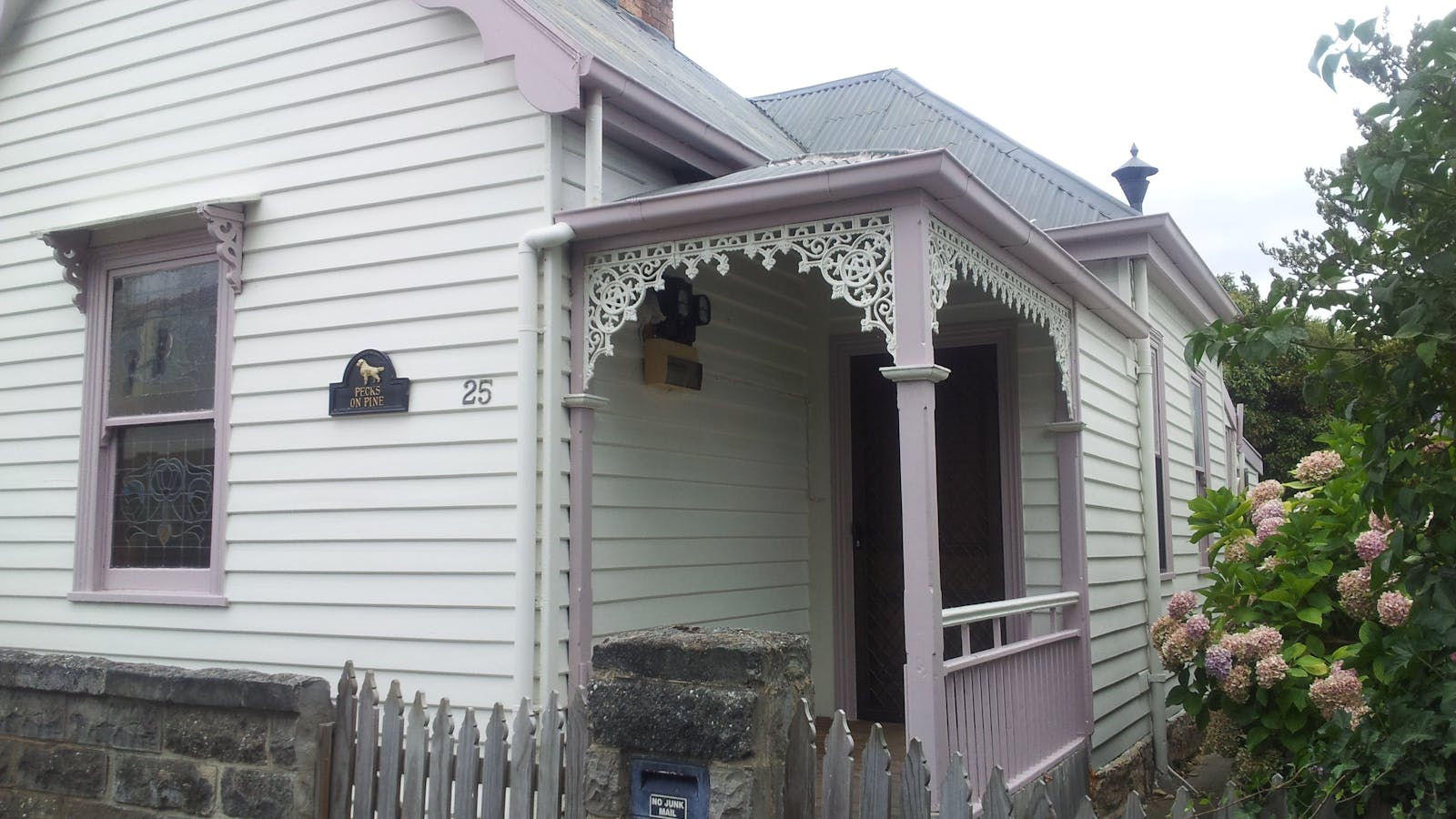 1891 Victorian 1 bedroom self-contained Cottage