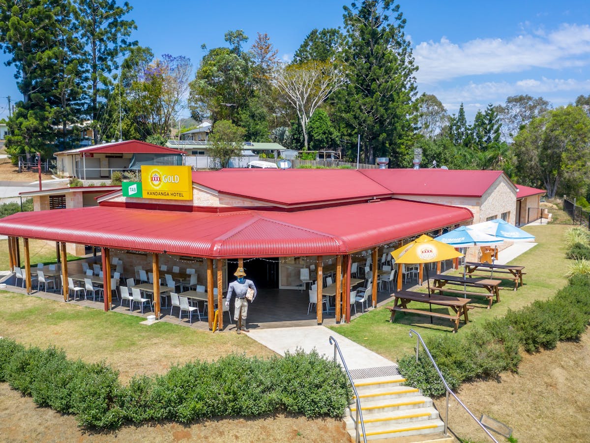 A popular watering hole with plenty of seating