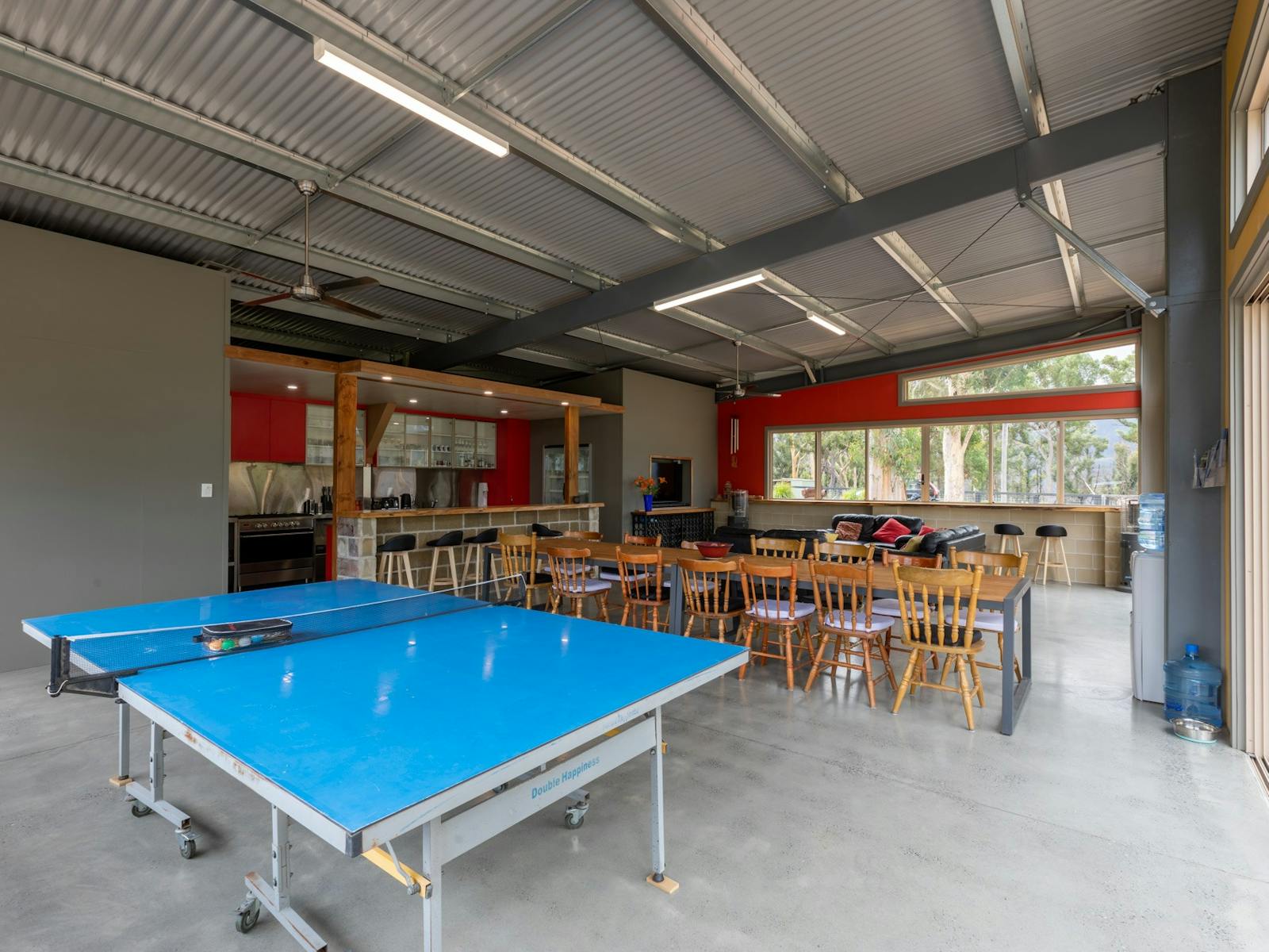 The Roo Bar offers a commercial size kitchen, lounge & Smart TV and Table Tennis area!
