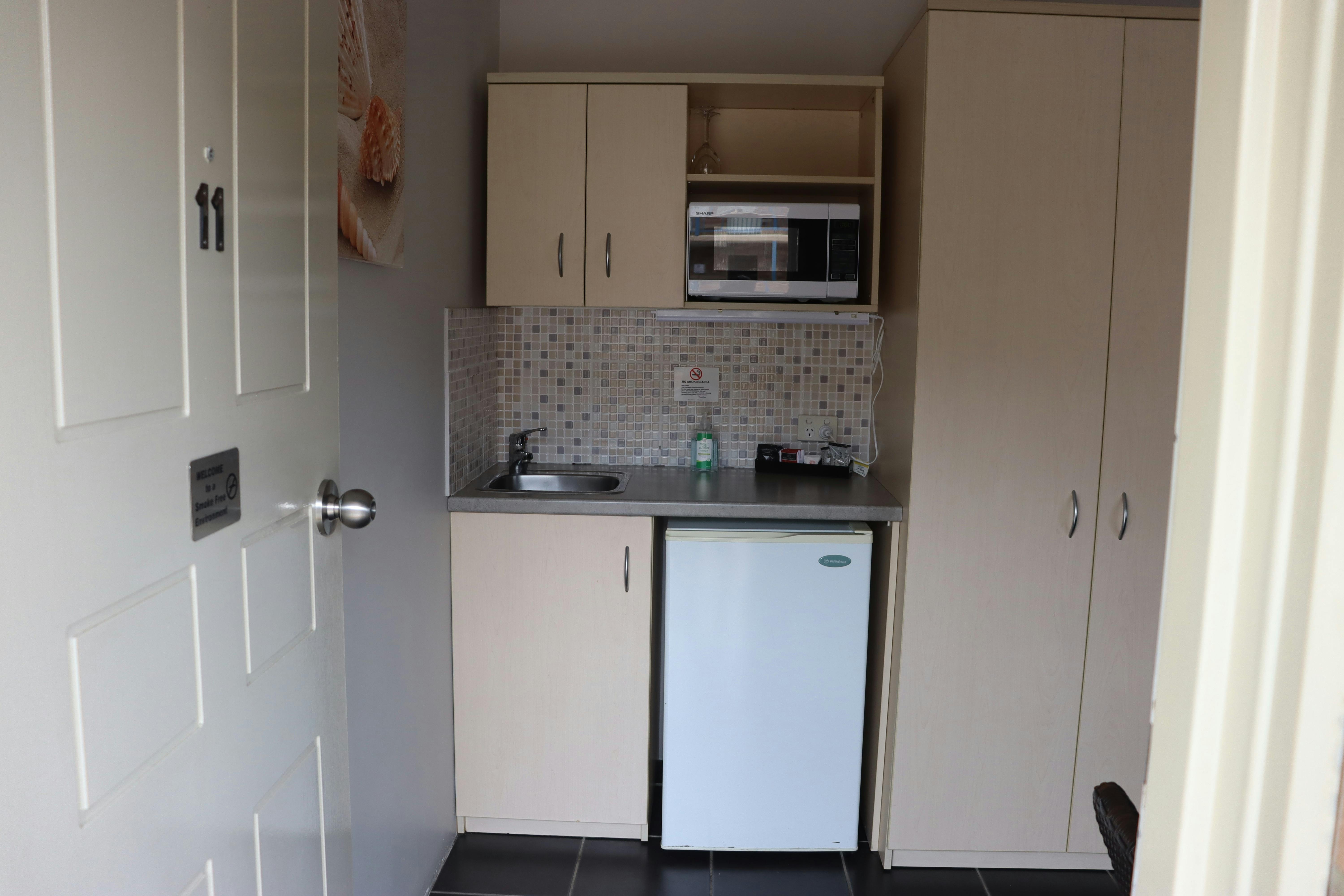 Kitchenette in Queen Rooms