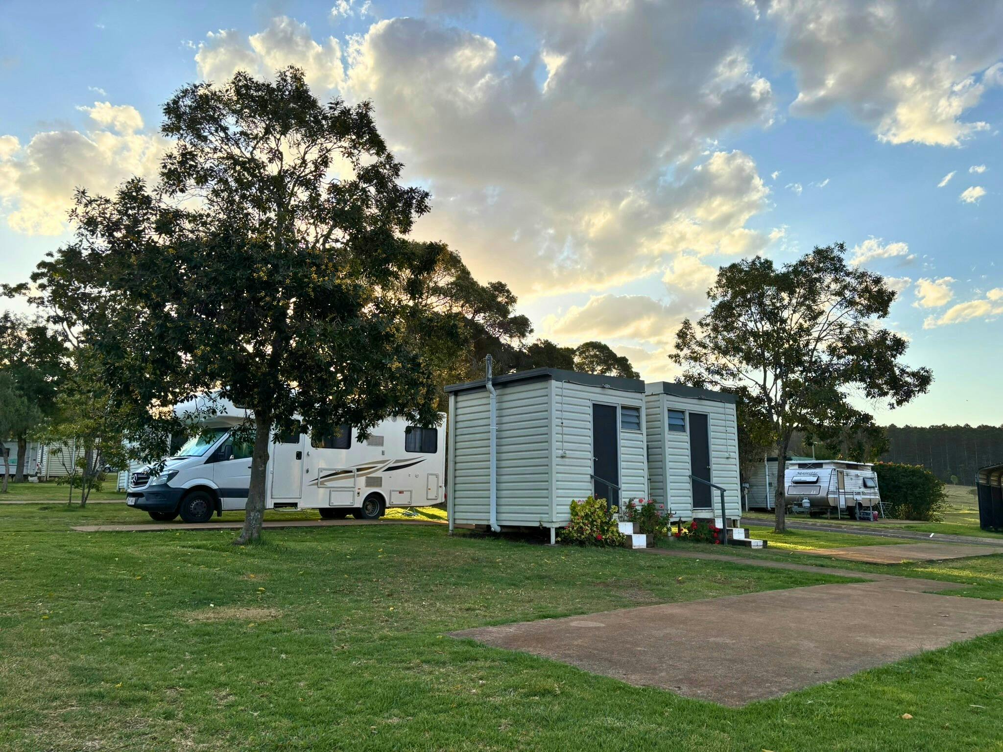 Ensuite Powered Site with motorhome and private bathroom unit at sunset. Ensuite Powered Site with motorhome and private bathroom unit at sunset.