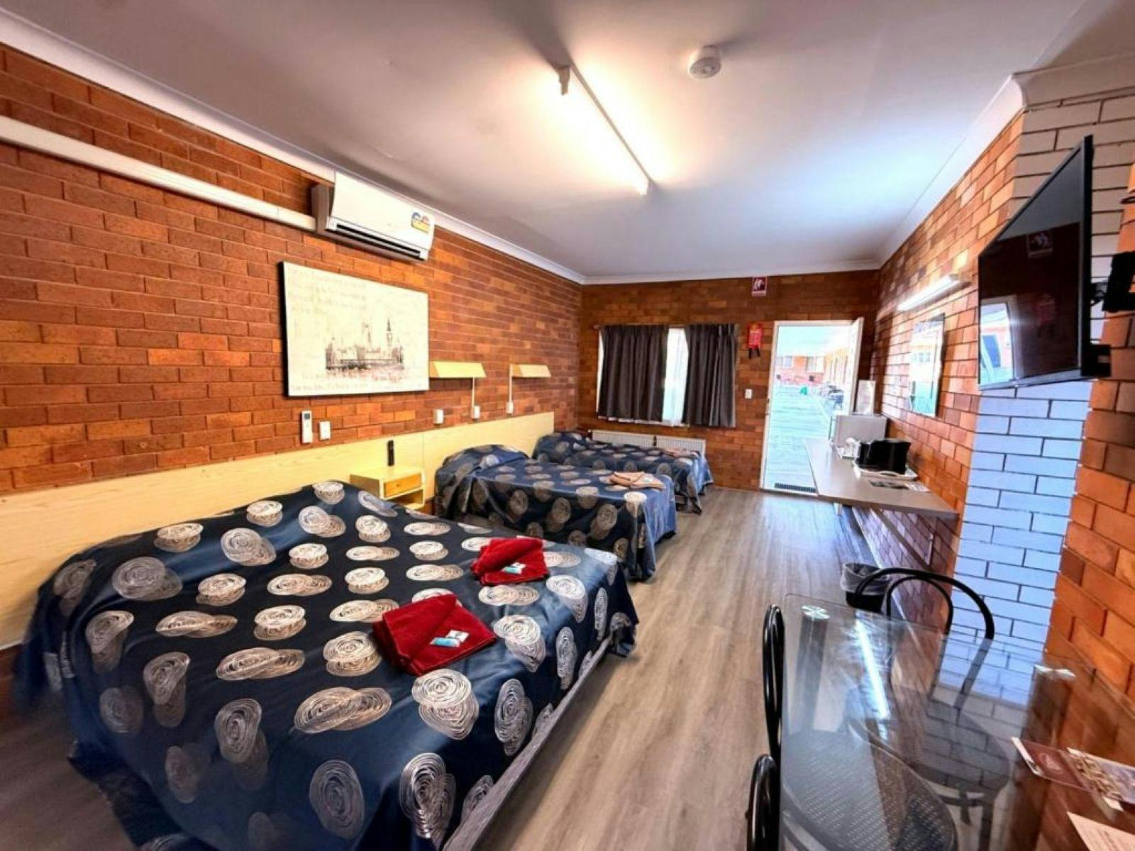 Lodge Motel