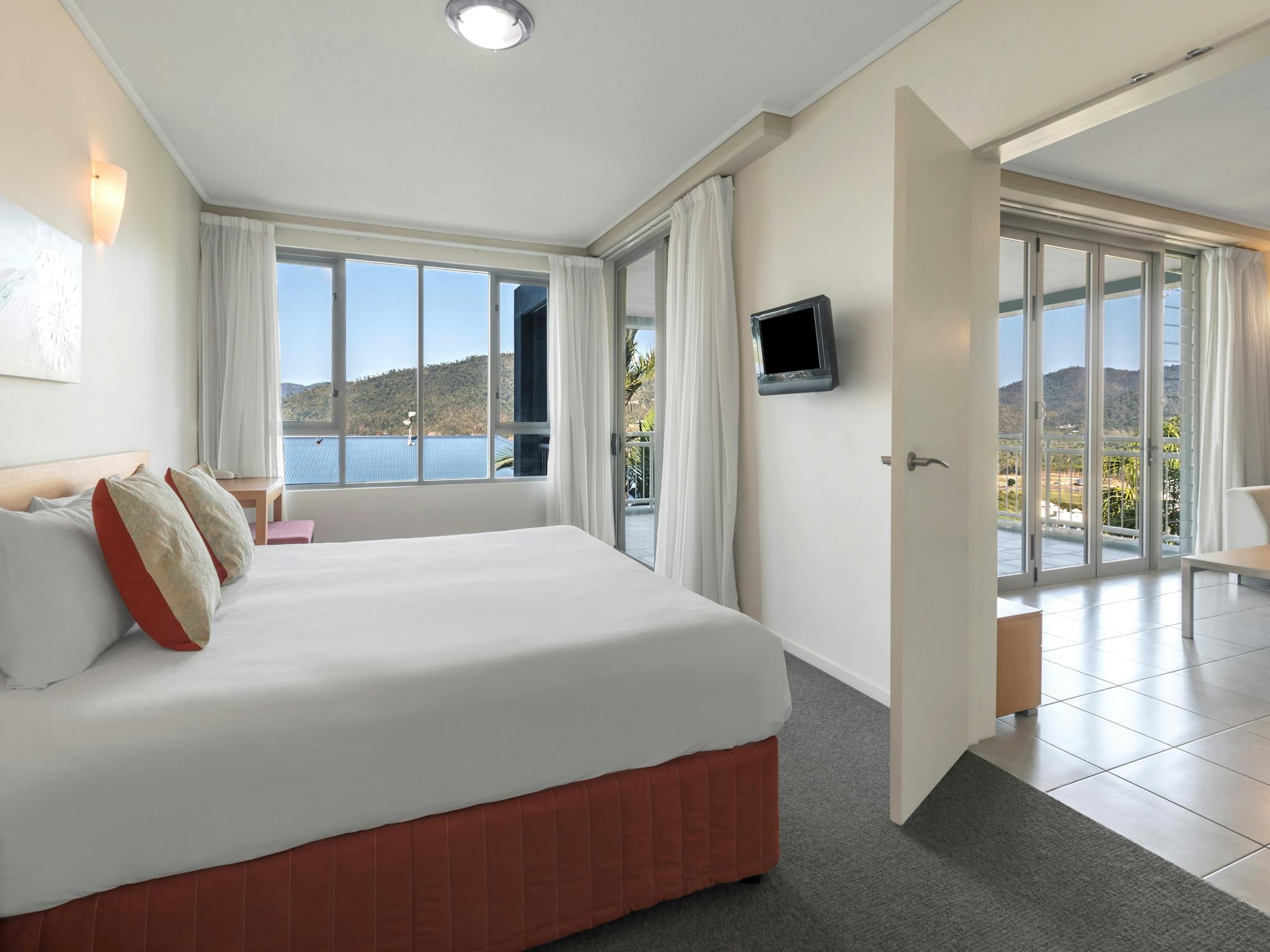 Club Wyndham Airlie Beach One Bedroom Apartment bedroom Club Wyndham Airlie Beach One Bedroom Apartment bedroom