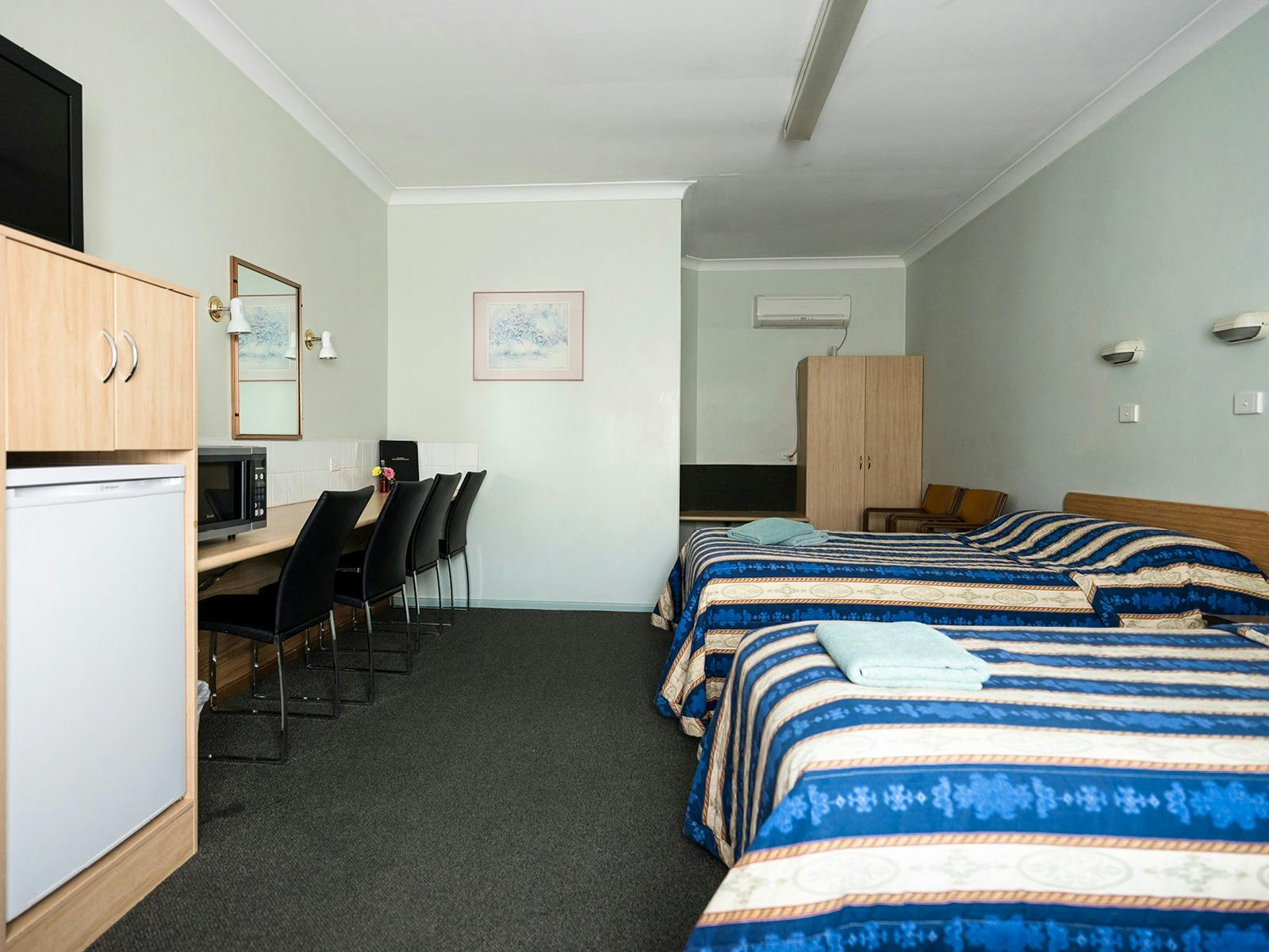 Lake Forbes Motel room