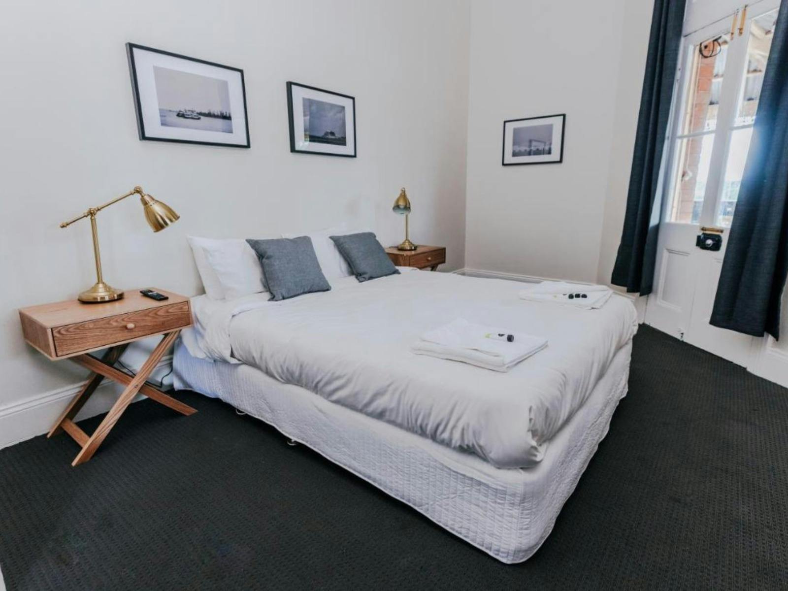 Queen Room, Shared Bathroom