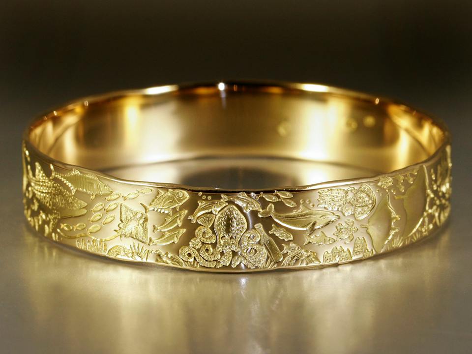 'Drunken Octopus' 18 carat yellow gold bangle