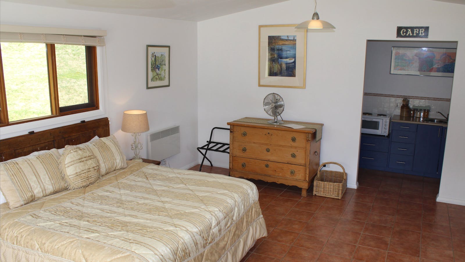 The studio contains a king size bed and has a fully equipped kitchen