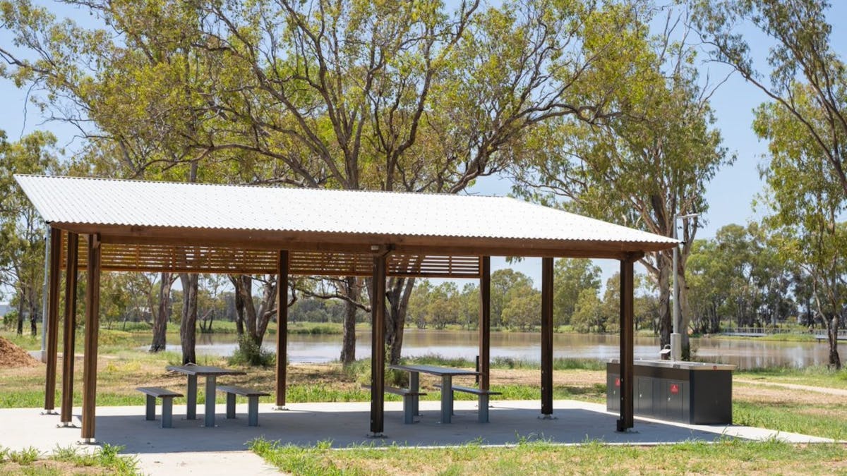 Enjoy a barbecue on the edge of the water with the new facilities..