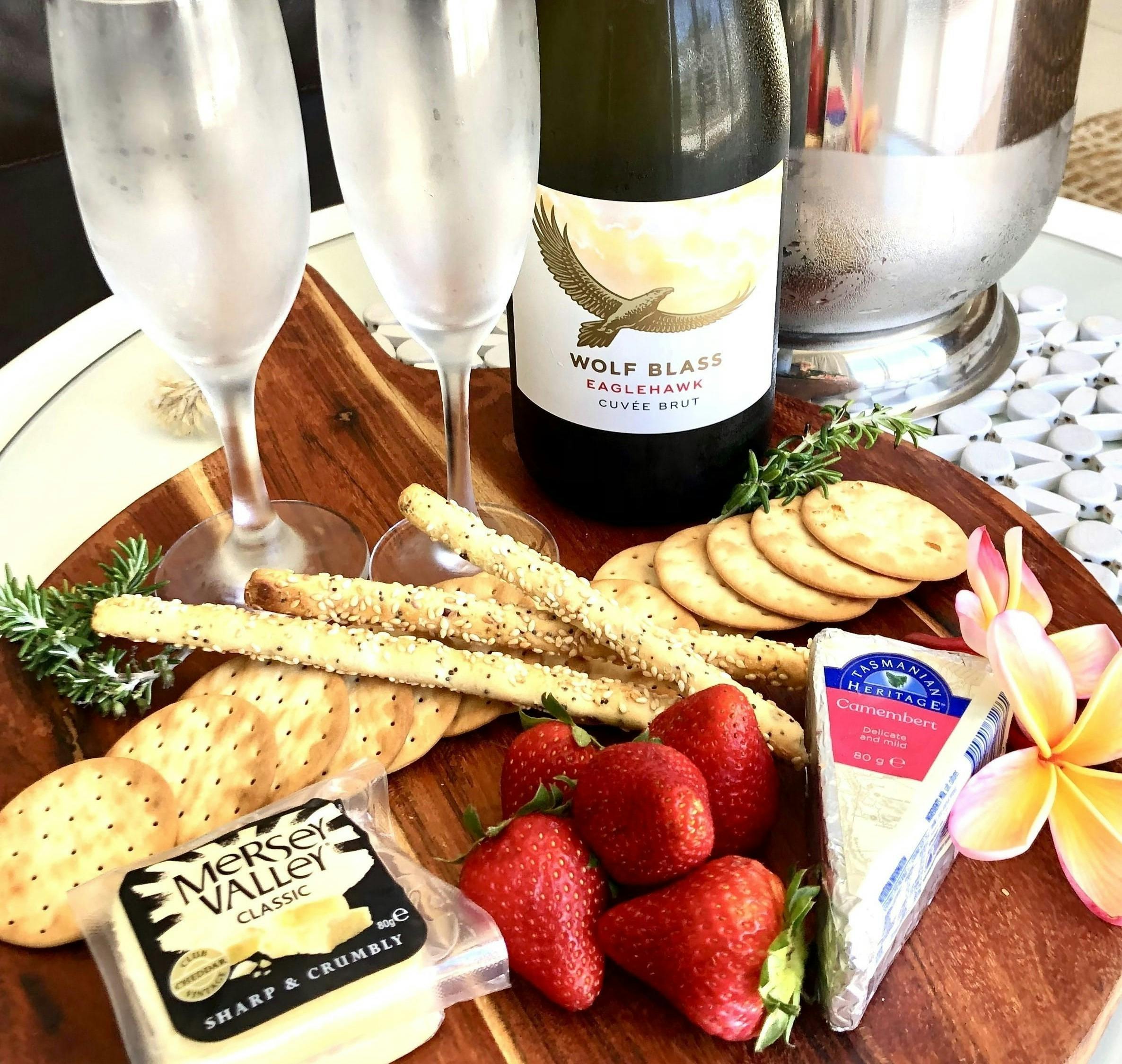 Sparkling wine and cheese platter