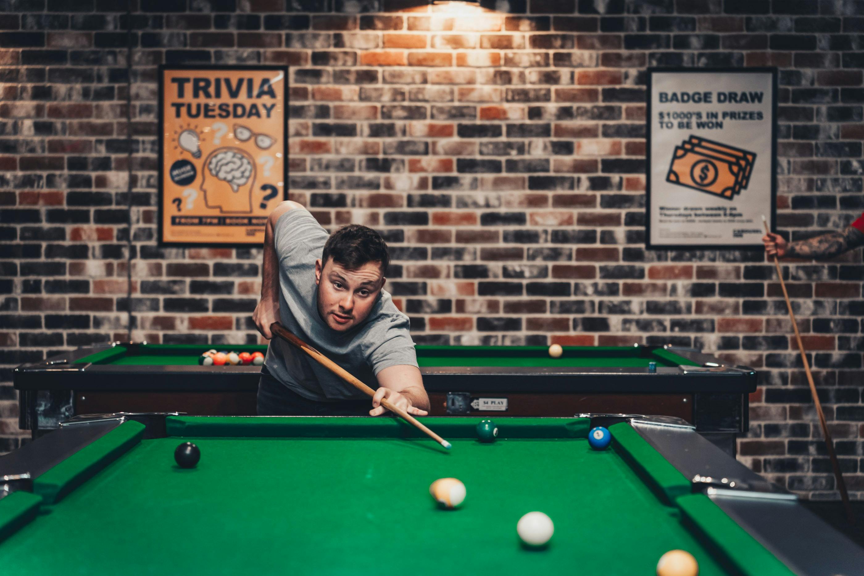 당구를 치는 사람