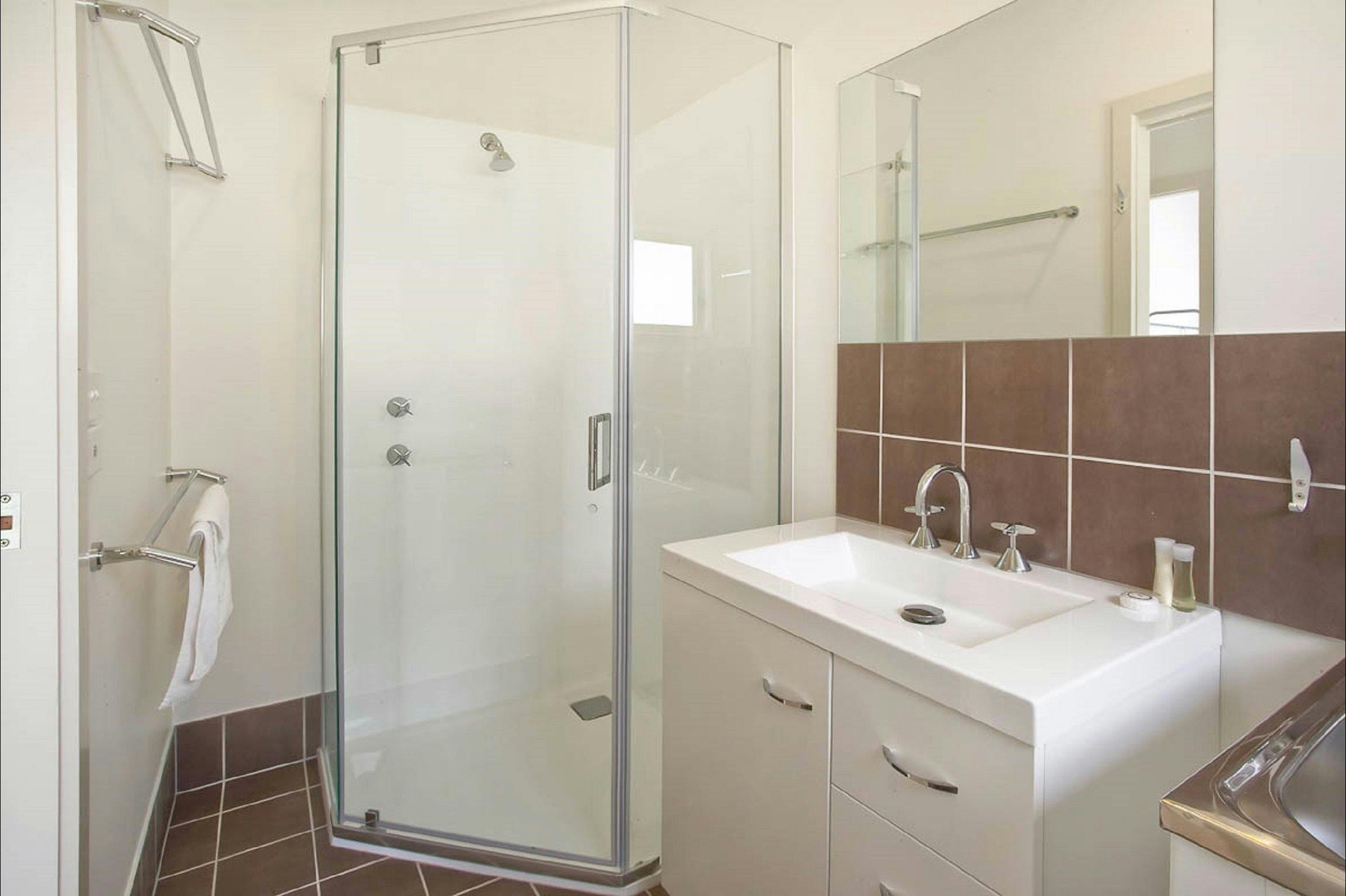 Seaview Beach Houses - bathroom