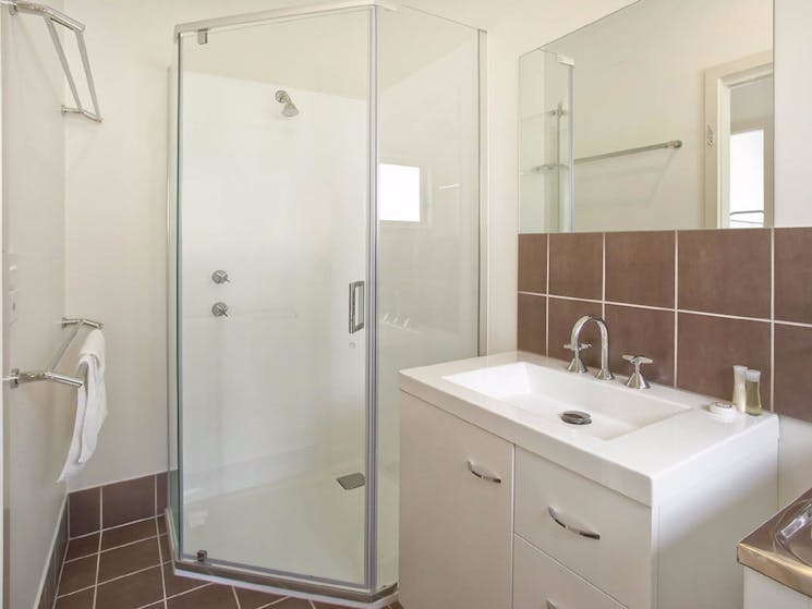 Seaview Beach Houses - bathroom