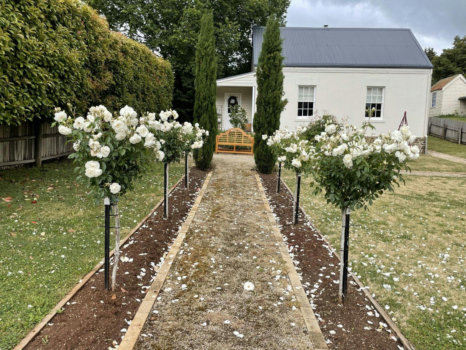Approach from West Barrack Street to the front door