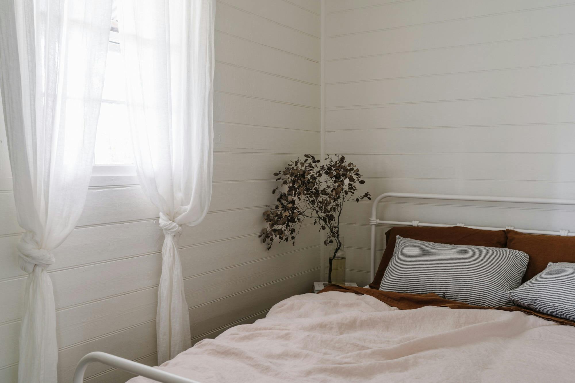 The Cottage at Dunmore Farm  Quen bedroom