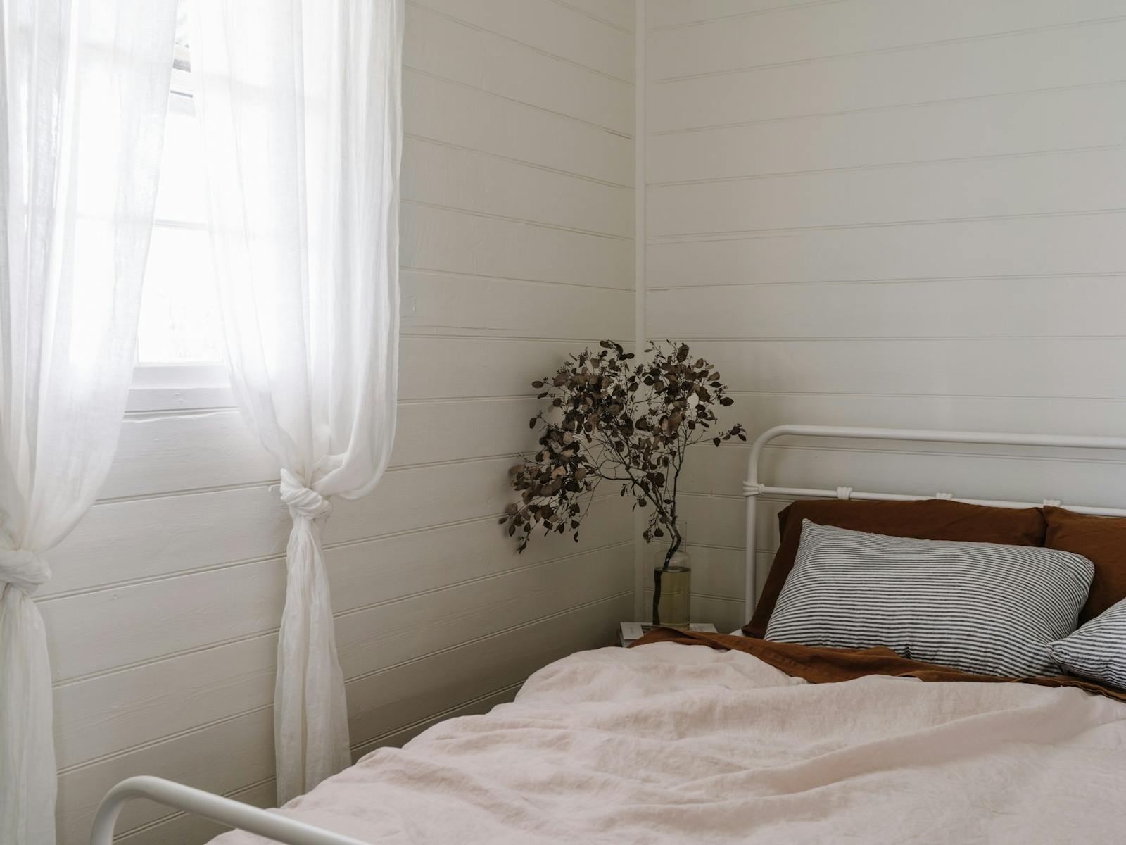 The Cottage at Dunmore Farm  Quen bedroom