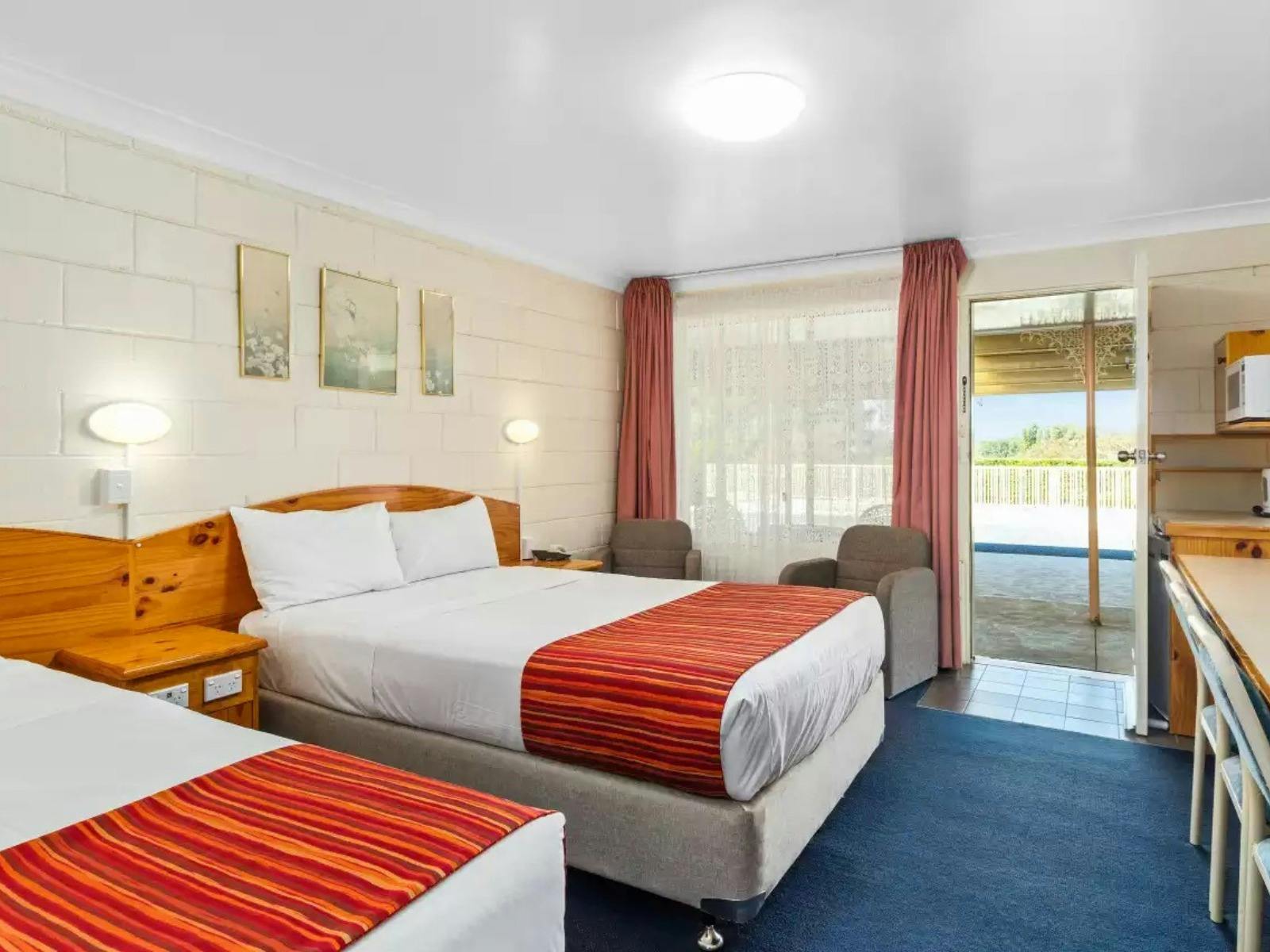 Econo Lodge Alabaster edit1