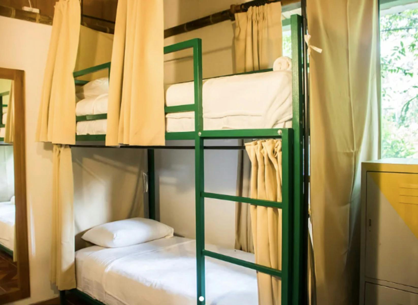 6 Bed Community Room