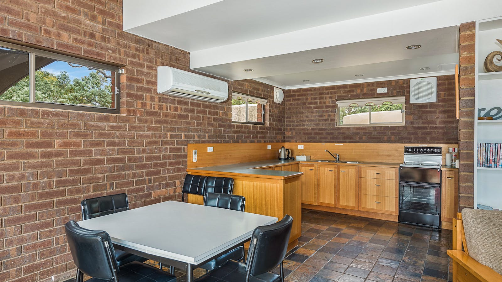 Dining Kitchen Bay Retreat Port Arthur Accommodation