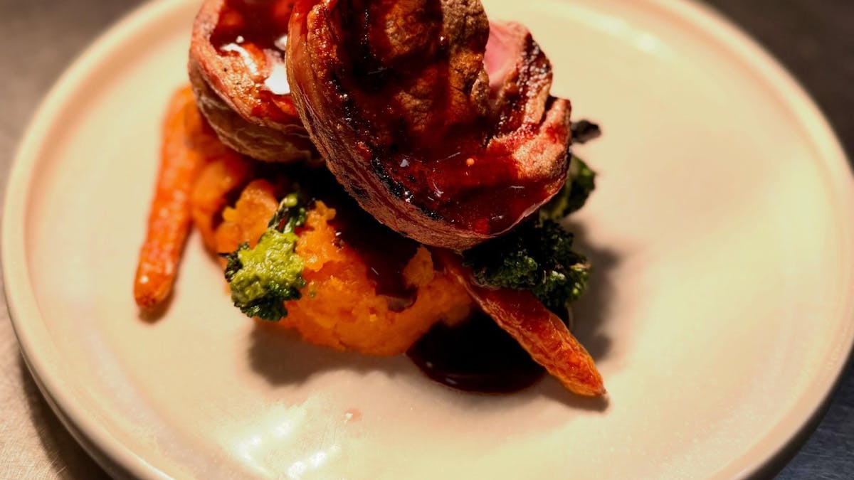 An artisnal stead dinner at the Ballandean Pub